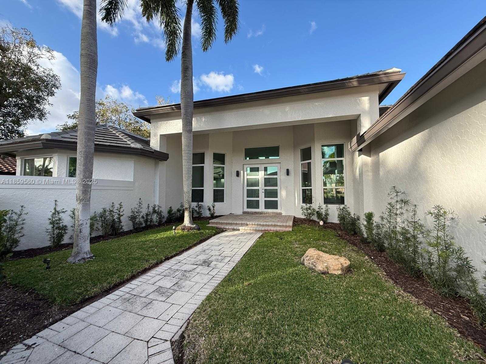 Small Image of 2523 MONTCLAIRE CIR, Weston Number 12
