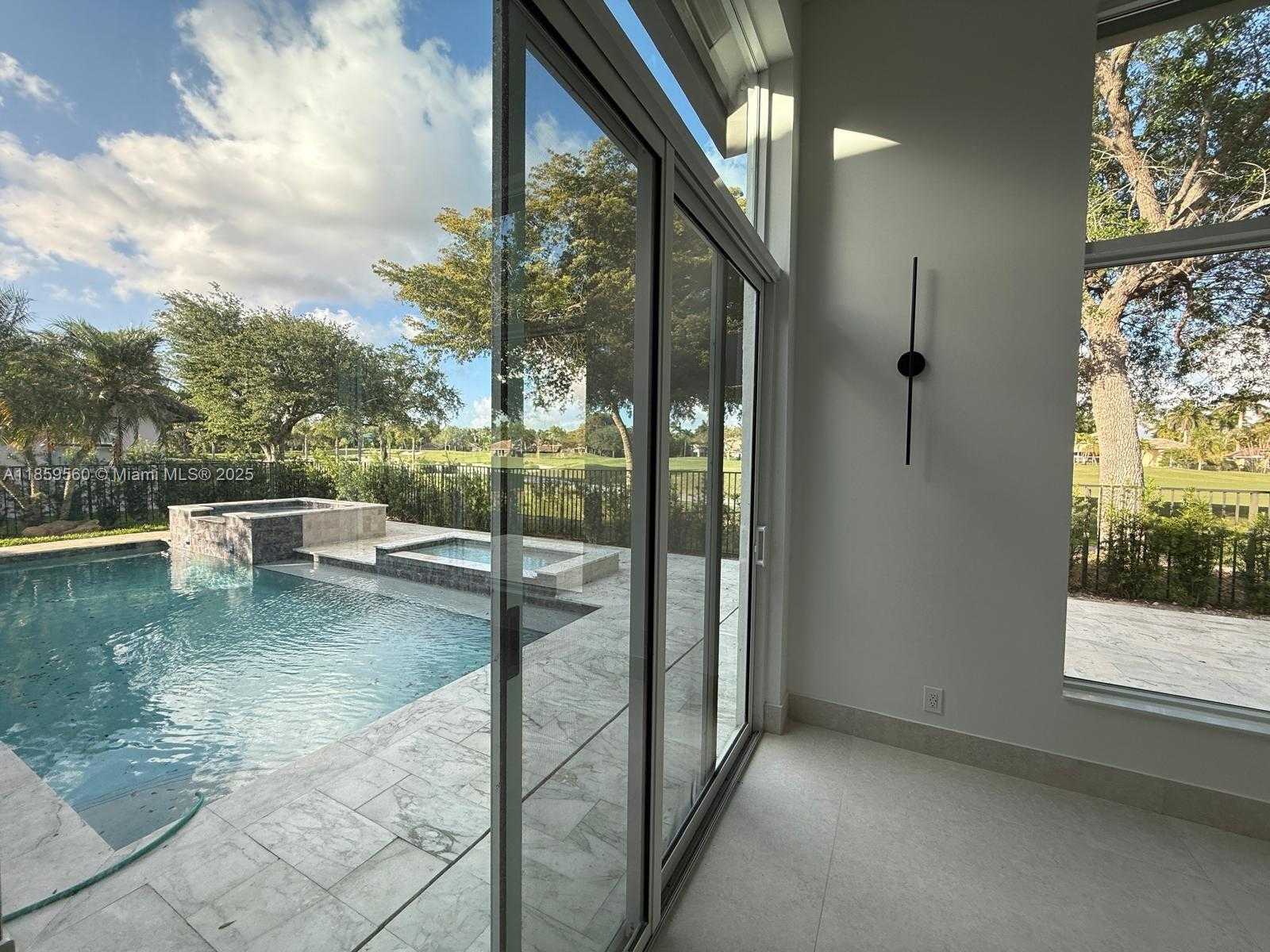 Small Image of 2523 MONTCLAIRE CIR, Weston Number 13