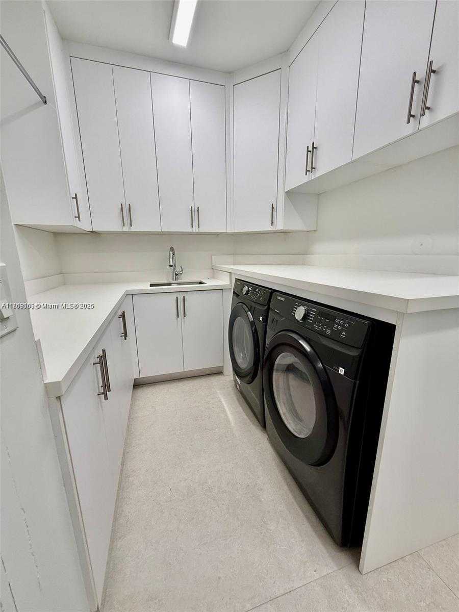 Small Image of 2523 MONTCLAIRE CIR, Weston Number 14