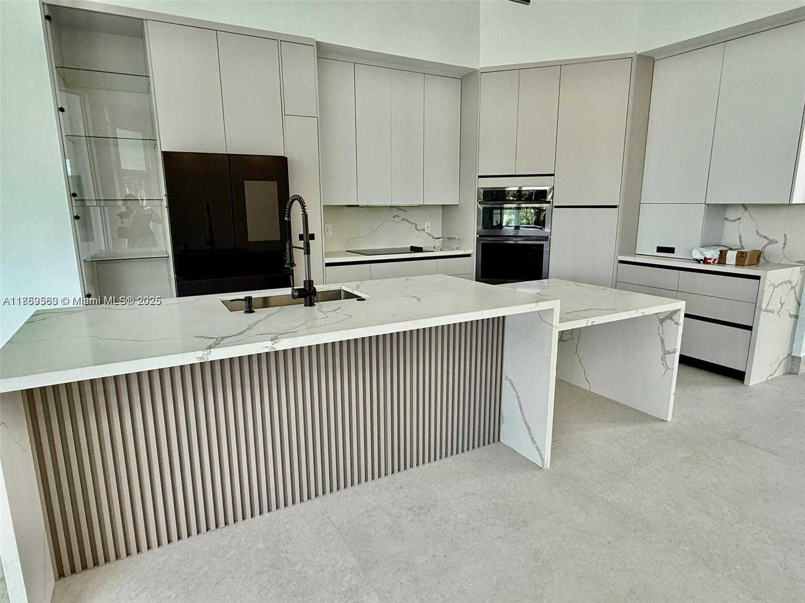 Small Image of 2523 MONTCLAIRE CIR, Weston Number 16