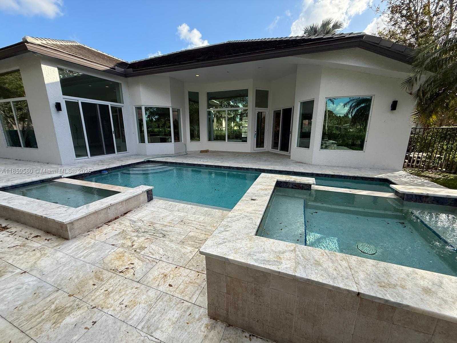 Small Image of 2523 MONTCLAIRE CIR, Weston Number 4