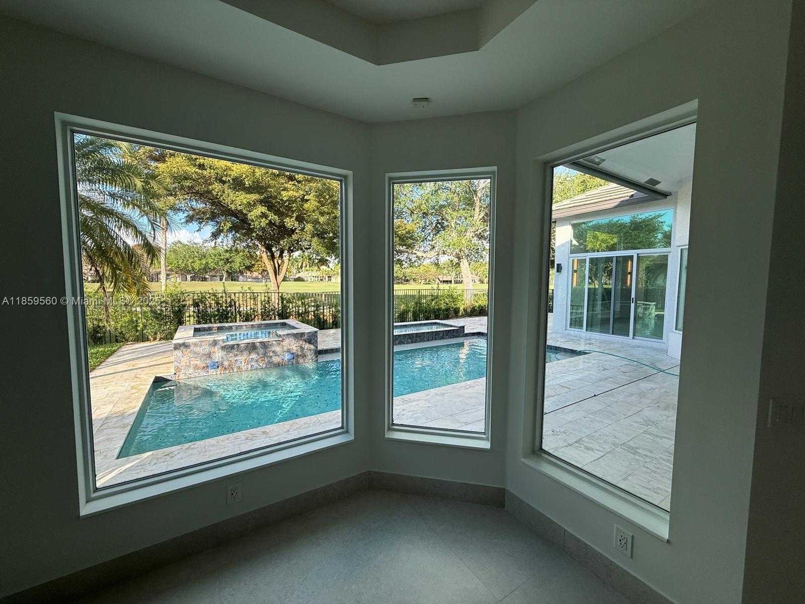 Small Image of 2523 MONTCLAIRE CIR, Weston Number 5