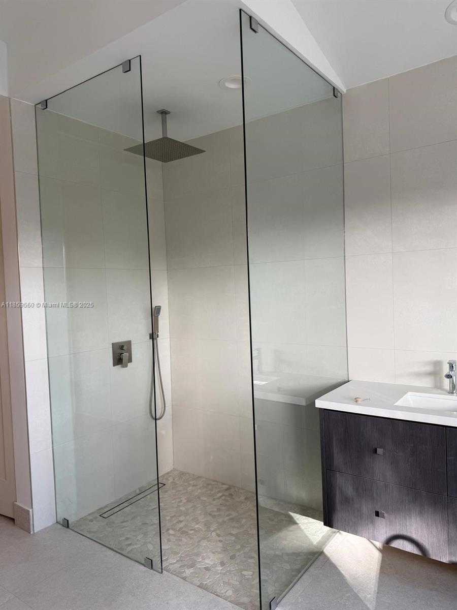 Small Image of 2523 MONTCLAIRE CIR, Weston Number 8