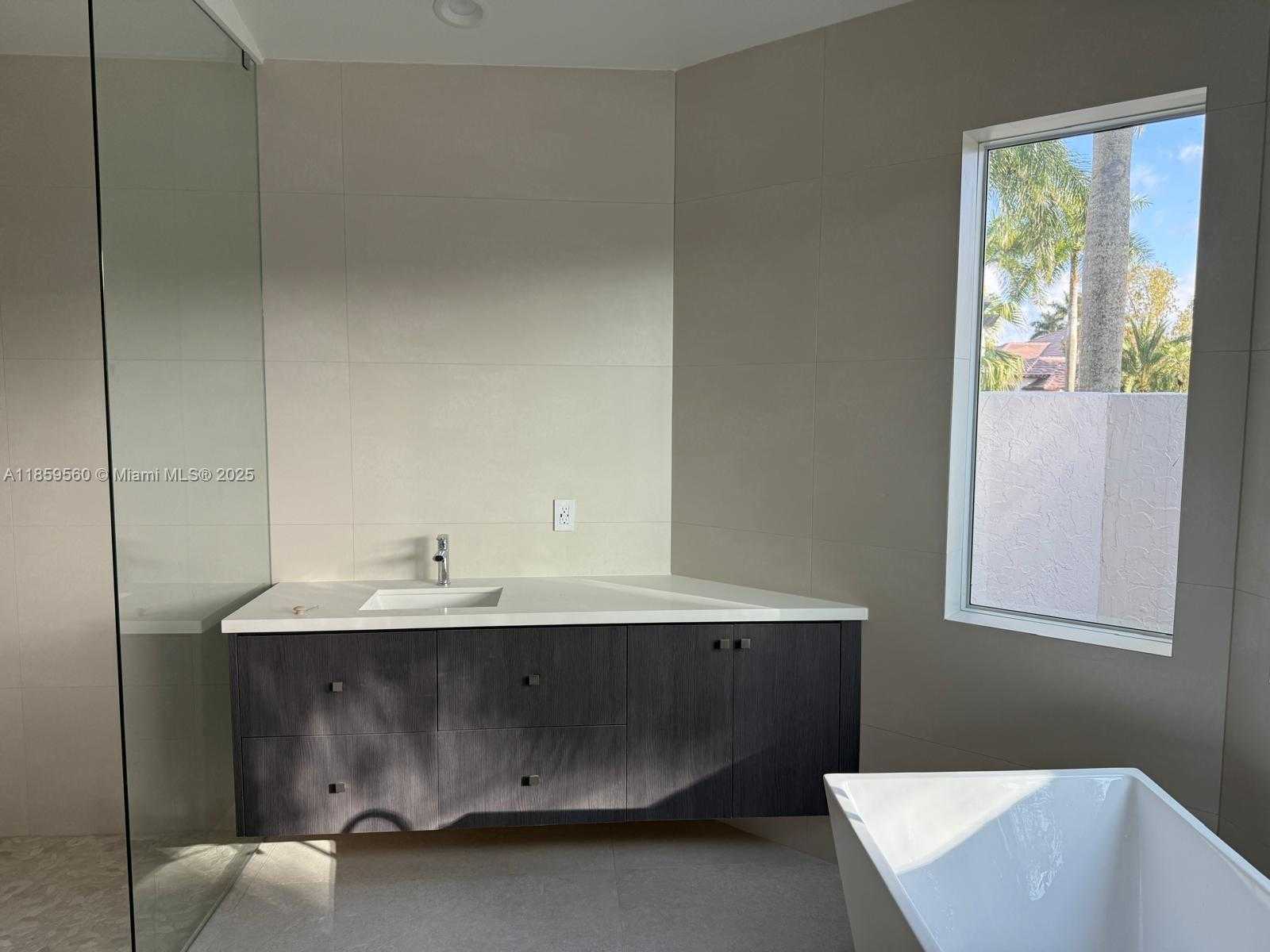 Small Image of 2523 MONTCLAIRE CIR, Weston Number 9