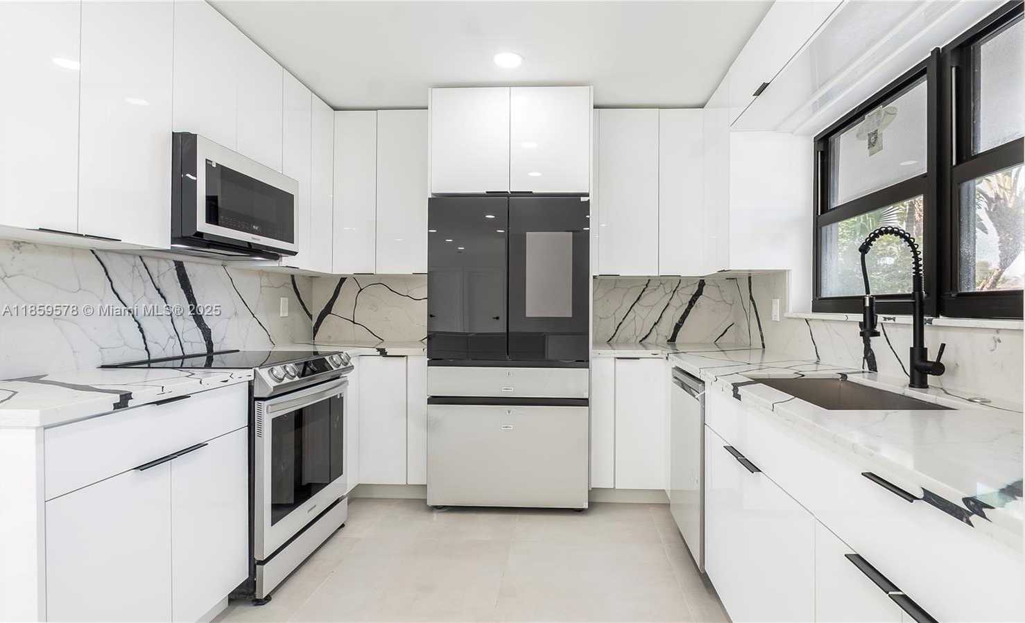 Small Image of 2417 NORTH EAST 18TH AVE, Wilton Manors Number 8