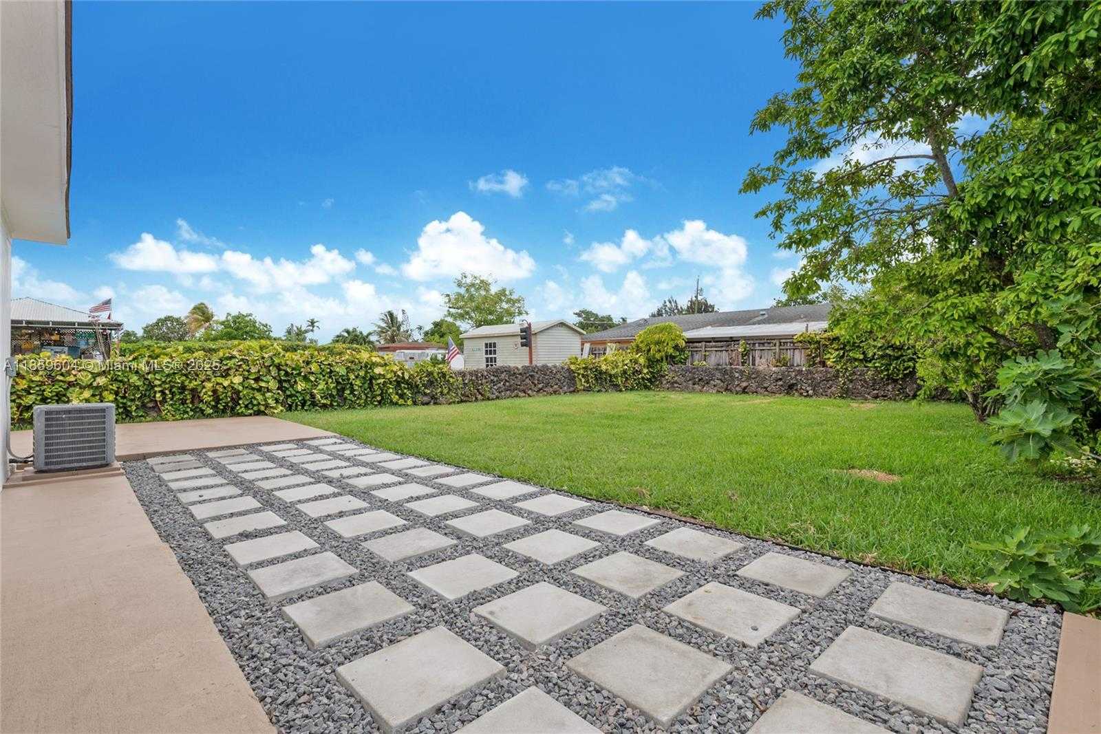 Small Image of 2811 SOUTH WEST 65TH AVE, Miami Number 23