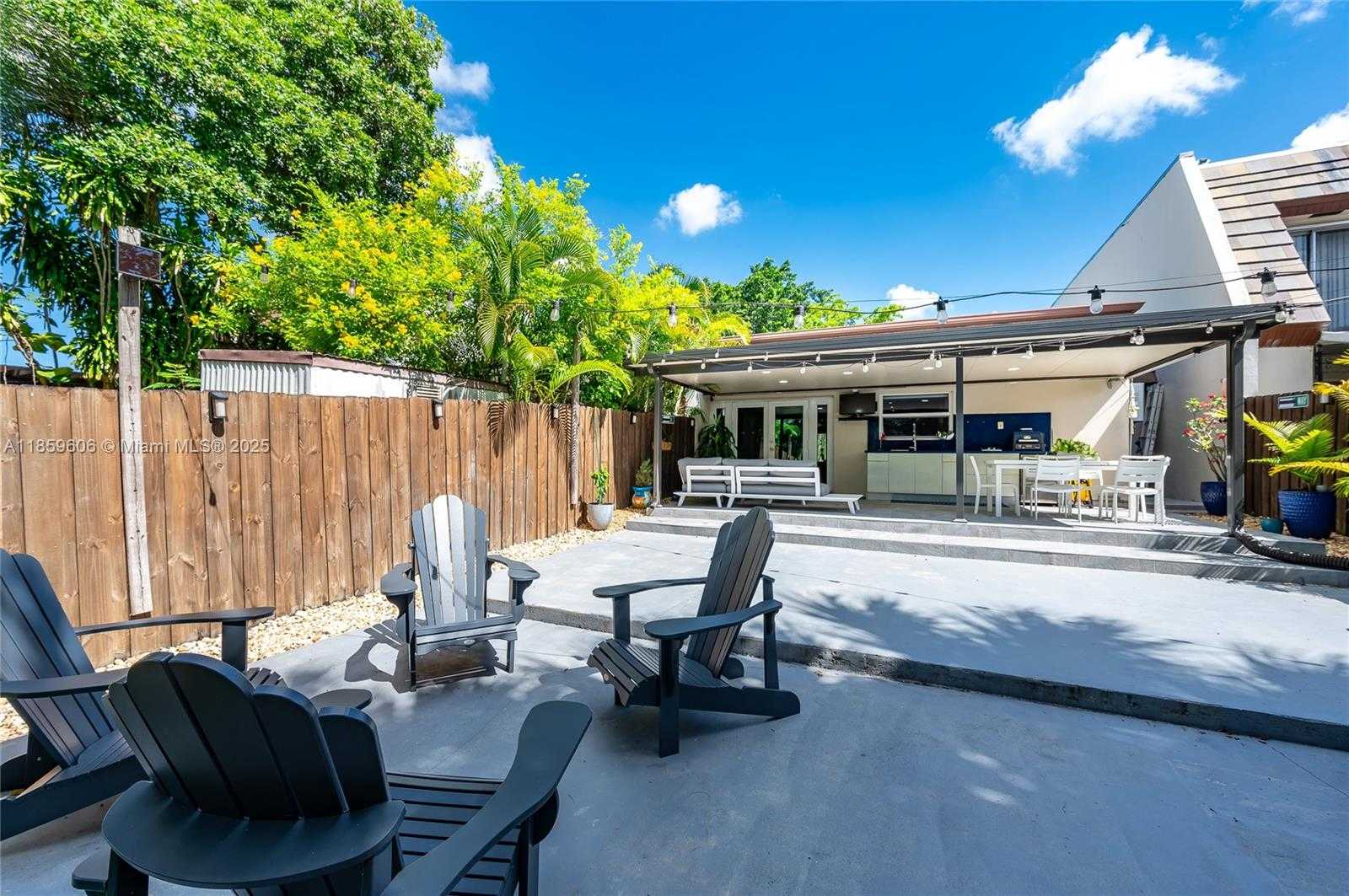 Small Image of 6704 CROOKED PALM TER, Miami Lakes Number 14