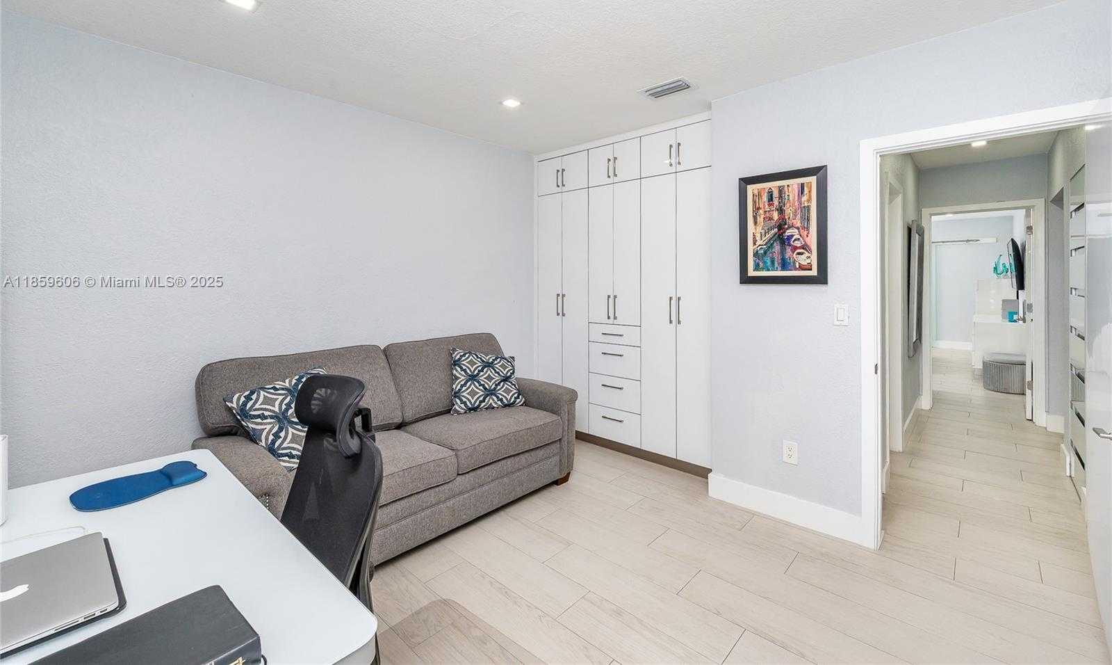 Small Image of 6704 CROOKED PALM TER, Miami Lakes Number 23