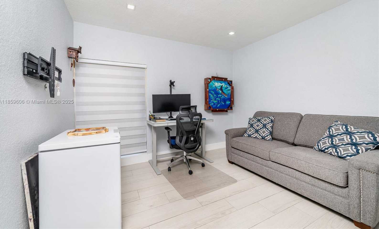 Small Image of 6704 CROOKED PALM TER, Miami Lakes Number 24