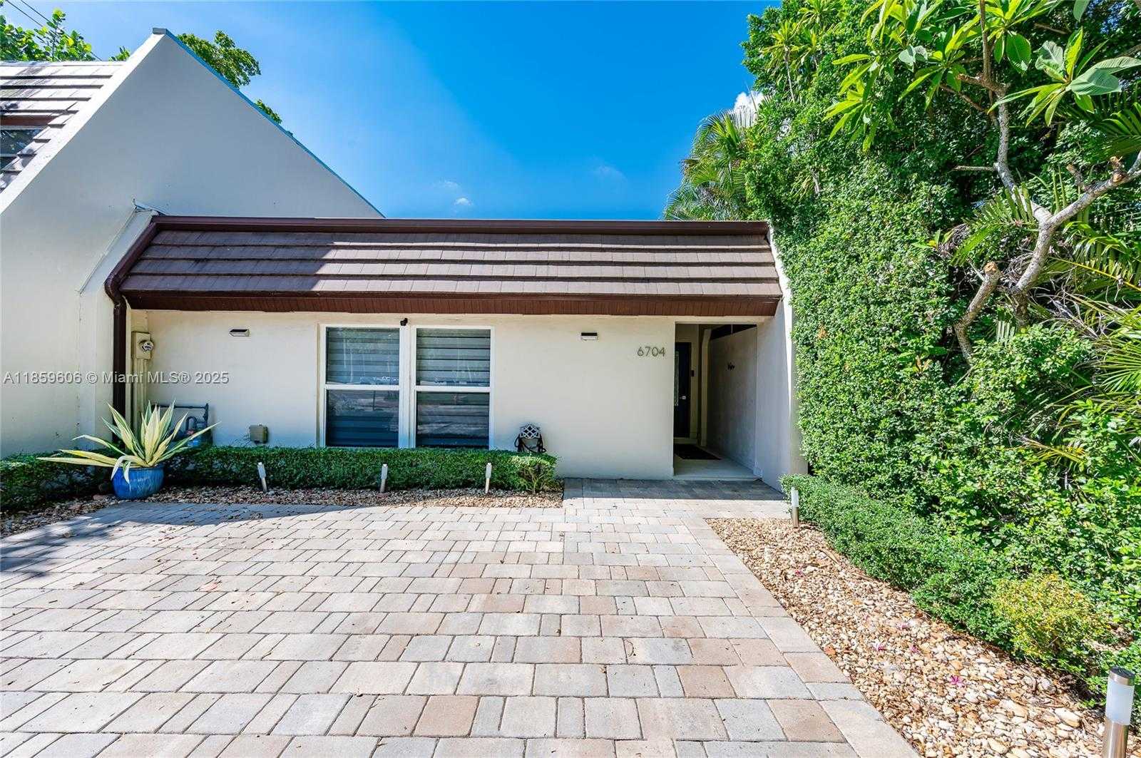 Small Image of 6704 CROOKED PALM TER, Miami Lakes Number 25