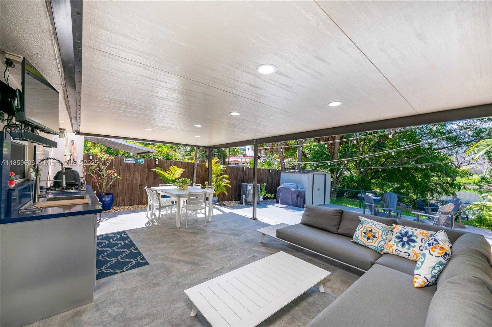 Small Image of 6704 CROOKED PALM TER, Miami Lakes Number 26