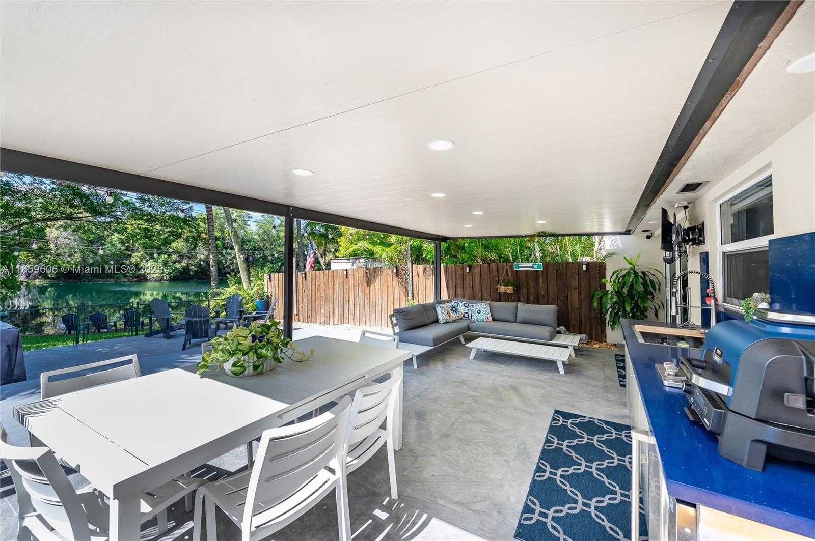 Small Image of 6704 CROOKED PALM TER, Miami Lakes Number 28