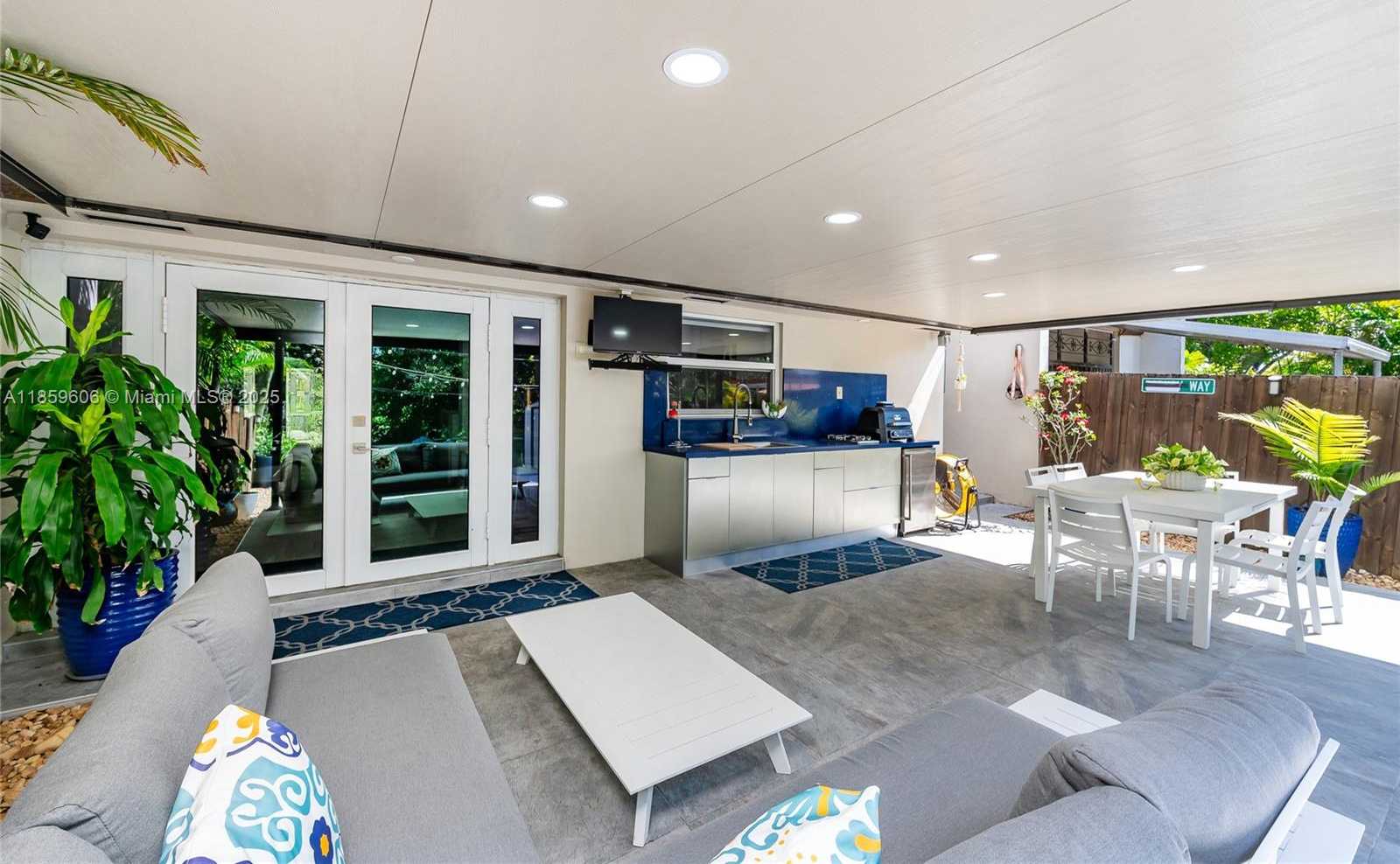 Small Image of 6704 CROOKED PALM TER, Miami Lakes Number 33