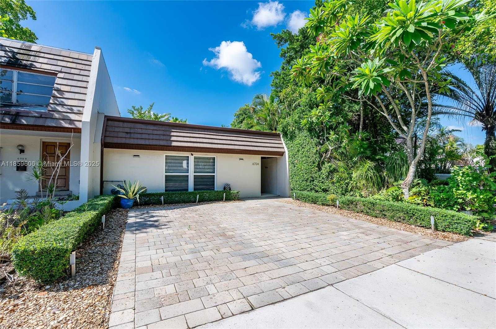 Small Image of 6704 CROOKED PALM TER, Miami Lakes Number 35