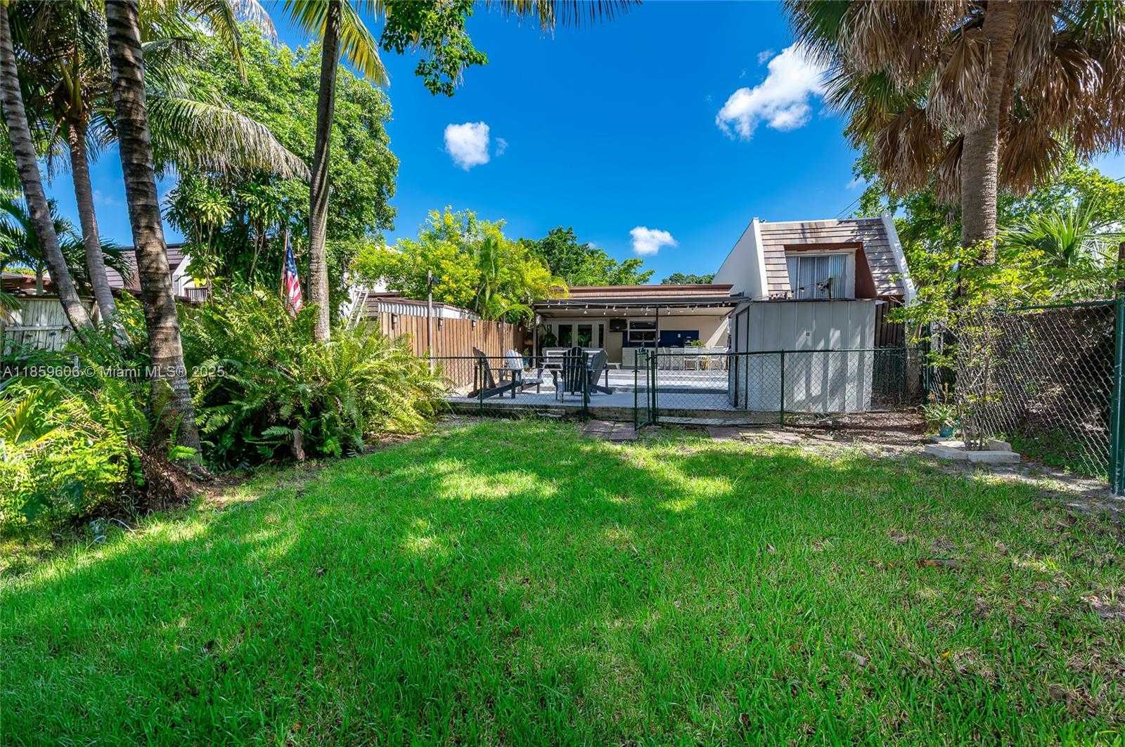 Small Image of 6704 CROOKED PALM TER, Miami Lakes Number 36