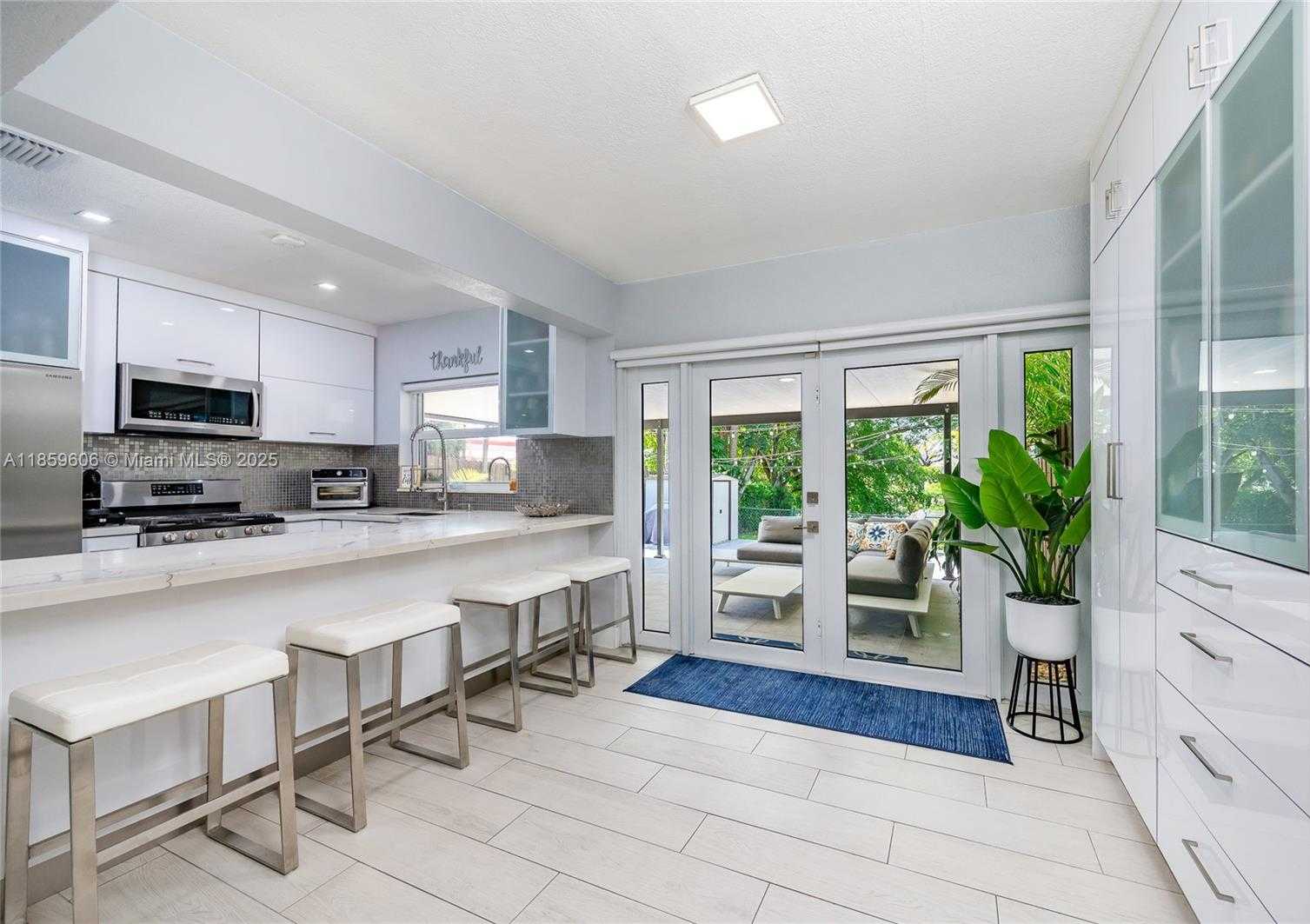 Small Image of 6704 CROOKED PALM TER, Miami Lakes Number 4