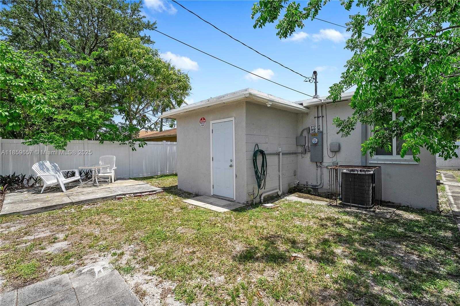 Small Image of 2227 CODY ST, Hollywood Number 24