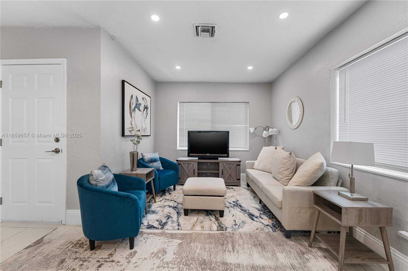Small Image of 2227 CODY ST, Hollywood Number 4