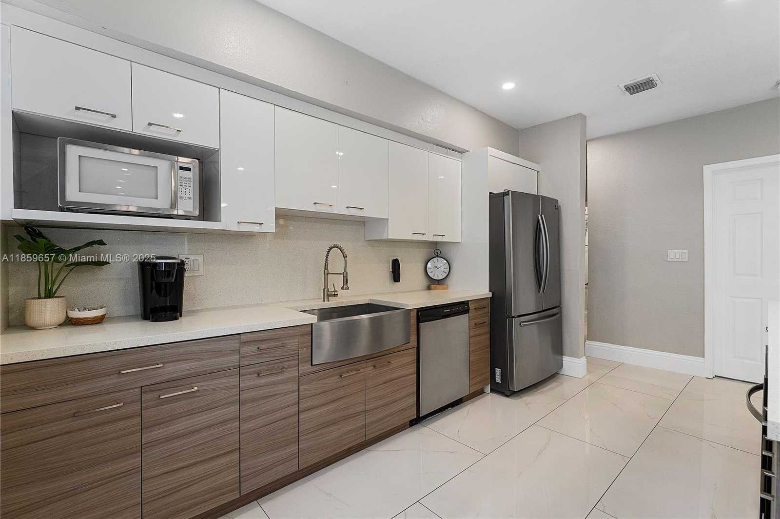 Small Image of 2227 CODY ST, Hollywood Number 9
