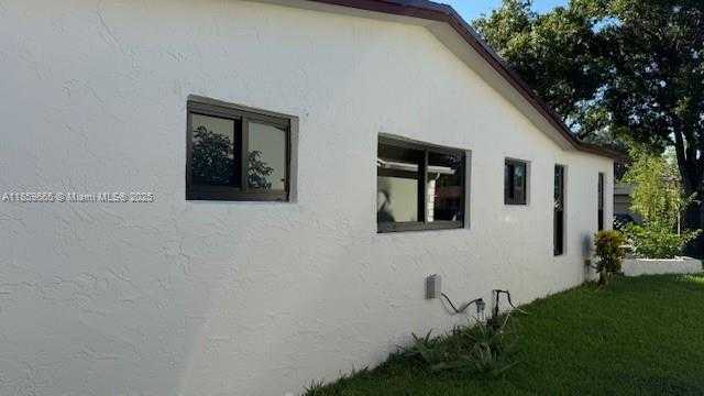 Small Image of 10500 NORTH WEST 2ND CT, Plantation Number 2