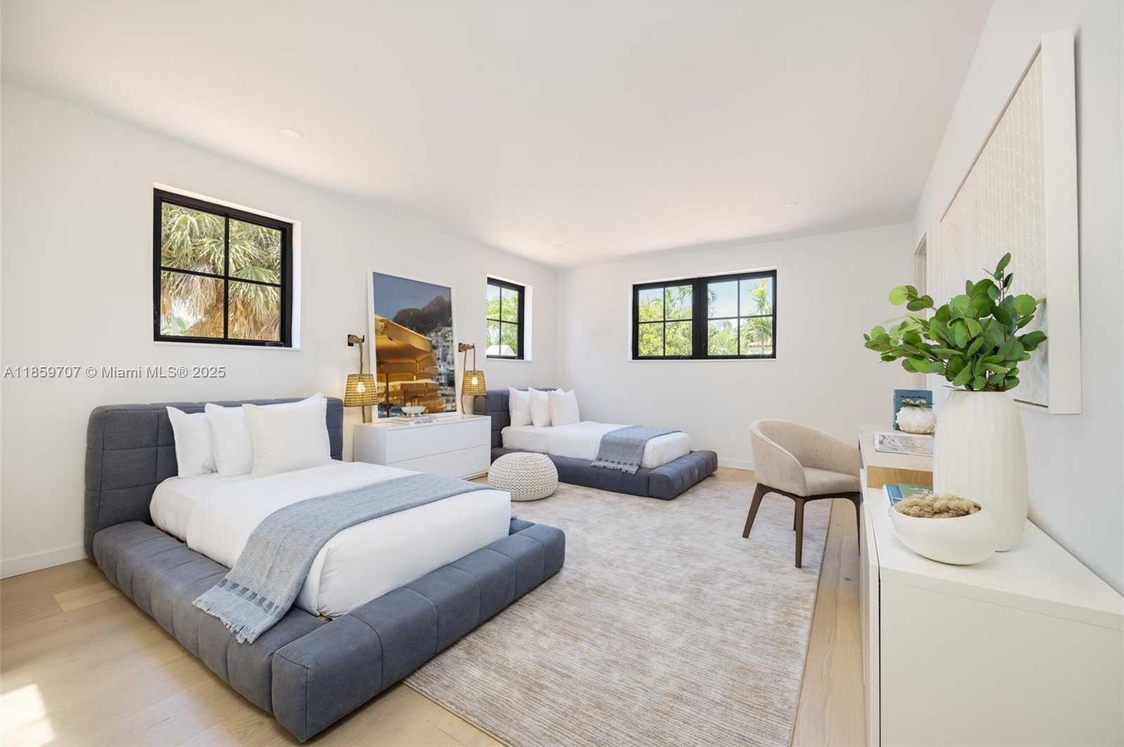 Small Image of 6811 RIVIERA DR, Coral Gables Number 13
