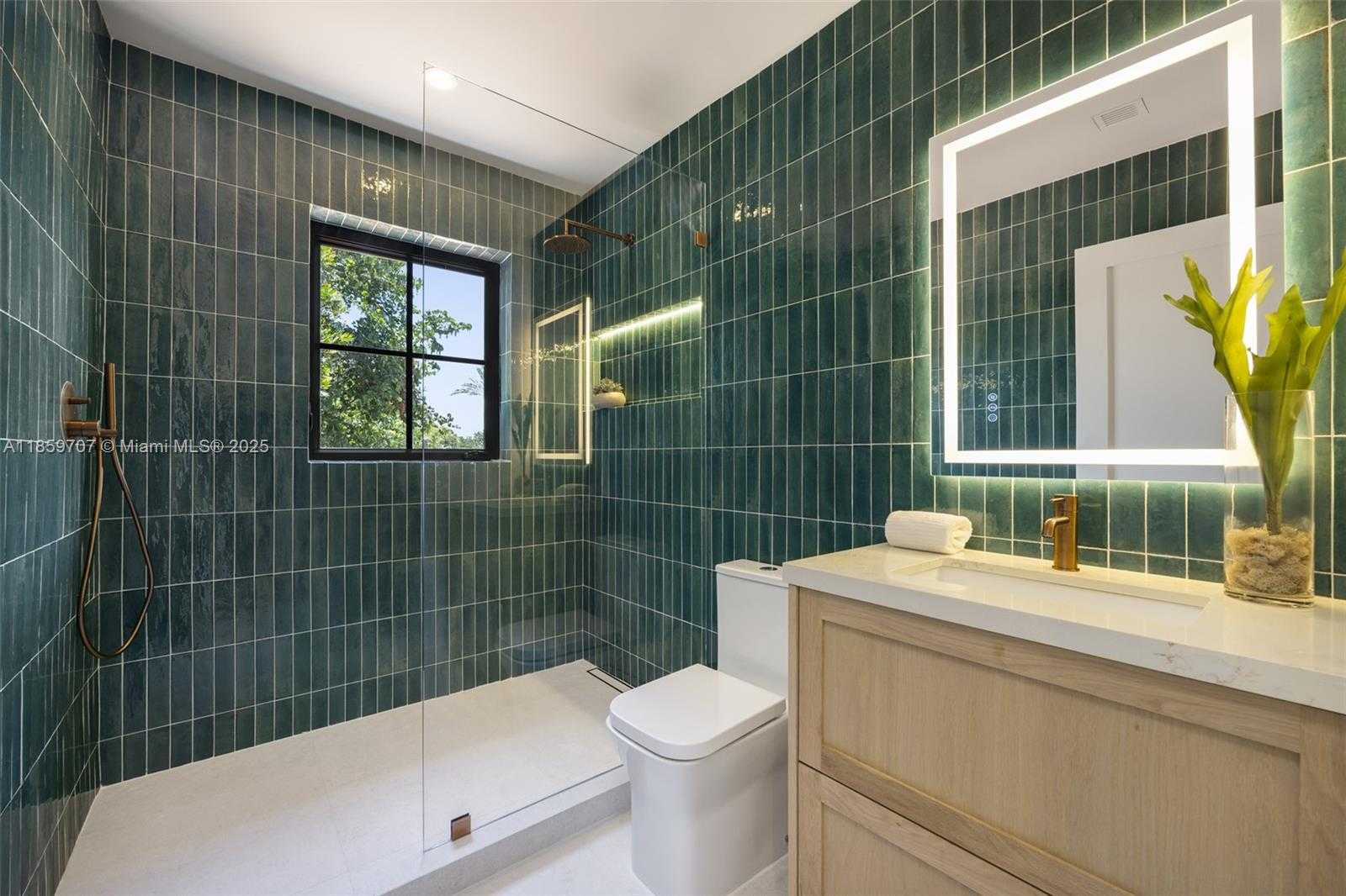 Small Image of 6811 RIVIERA DR, Coral Gables Number 14