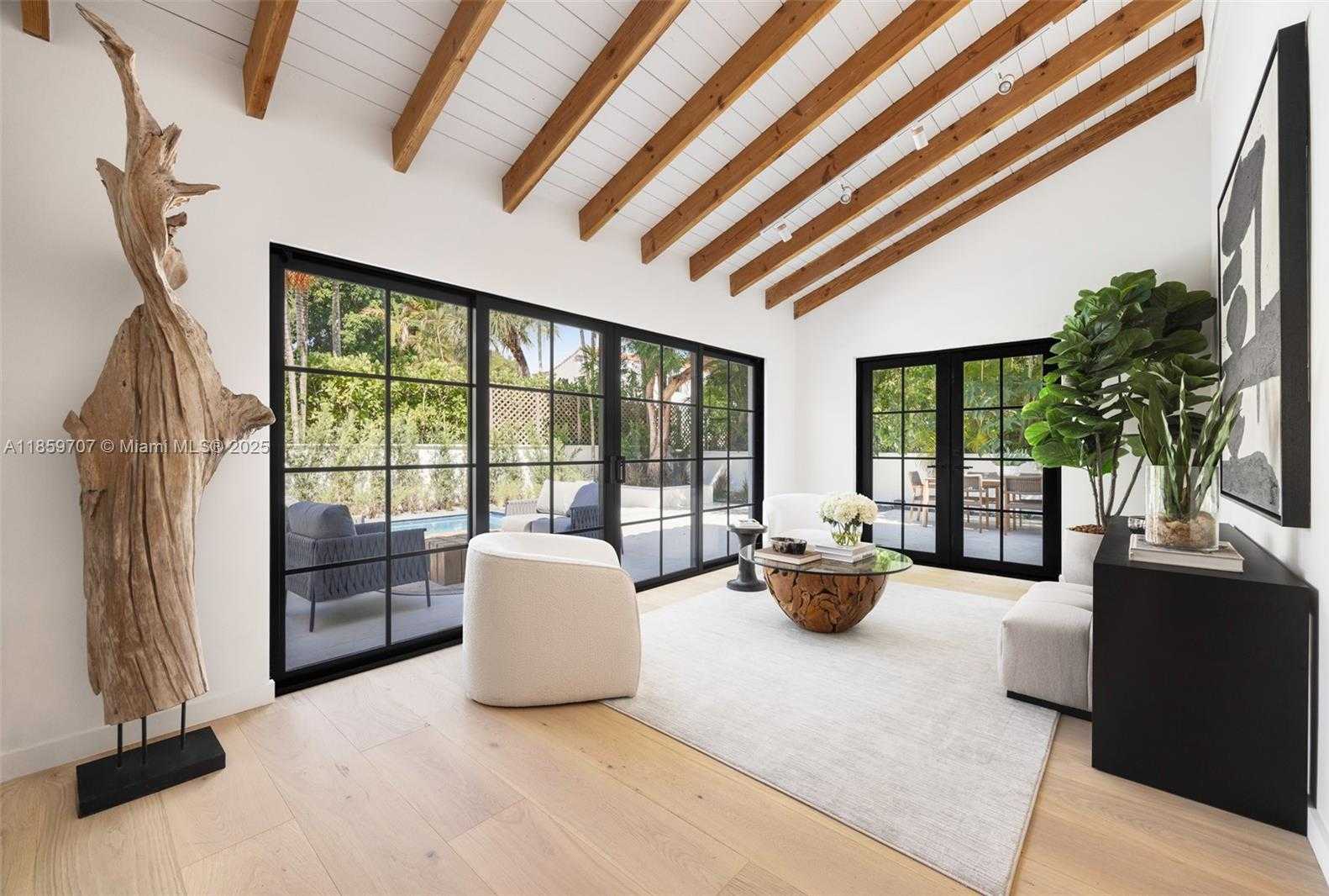 Small Image of 6811 RIVIERA DR, Coral Gables Number 2