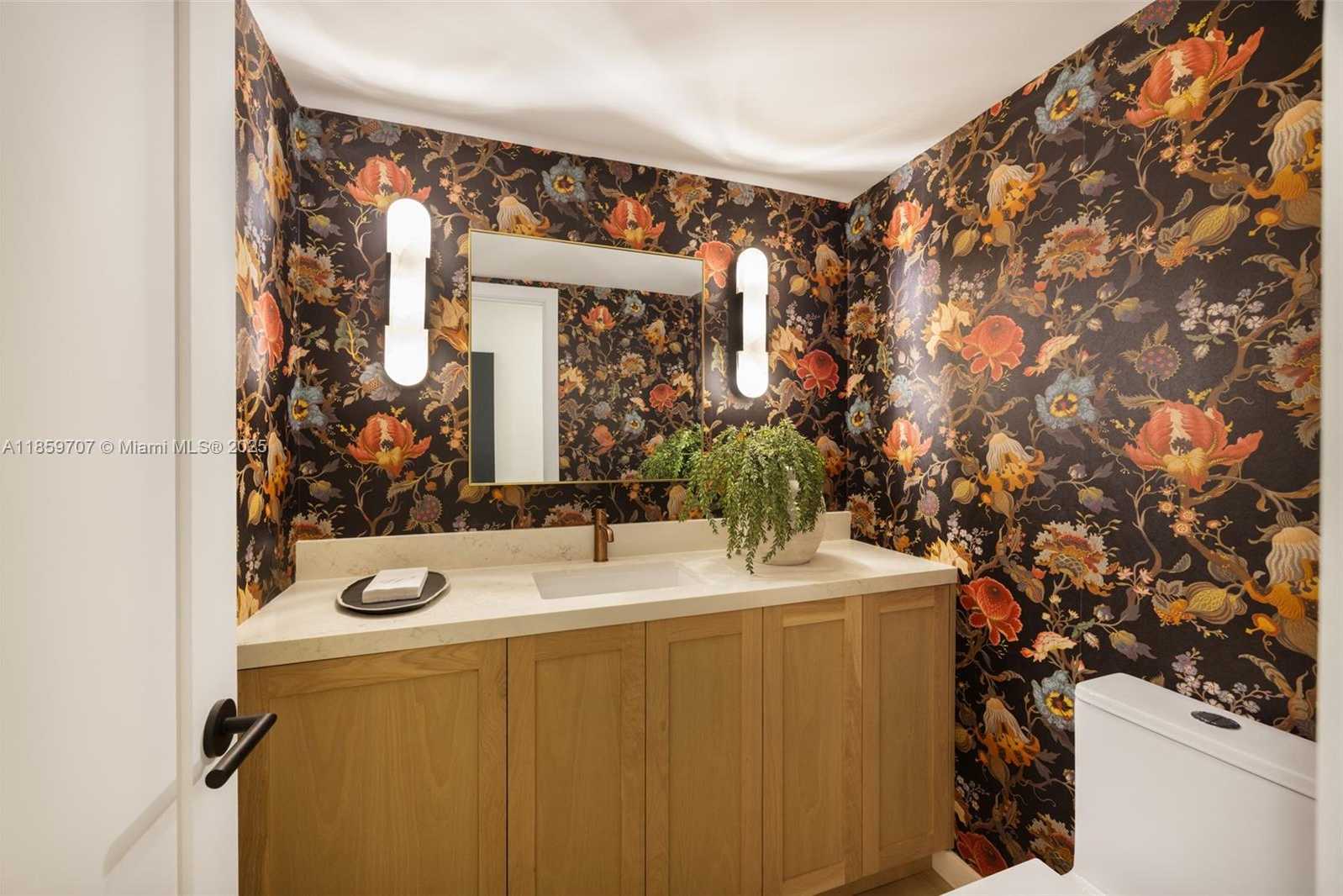 Small Image of 6811 RIVIERA DR, Coral Gables Number 4