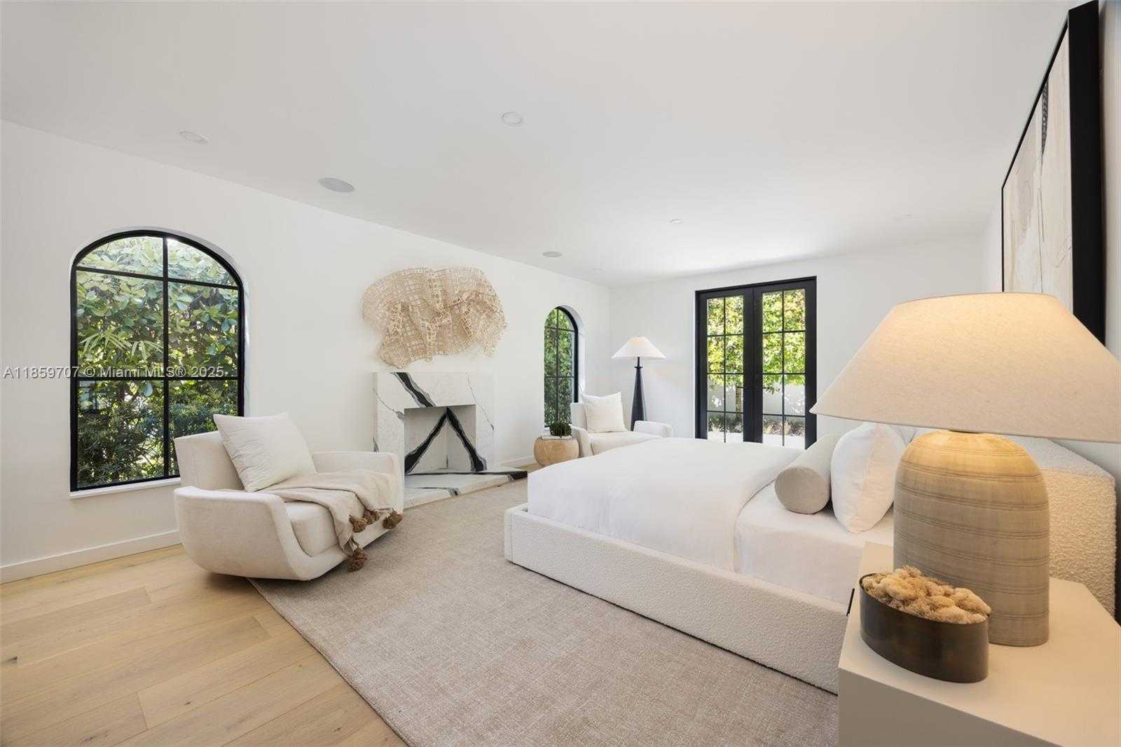 Small Image of 6811 RIVIERA DR, Coral Gables Number 6