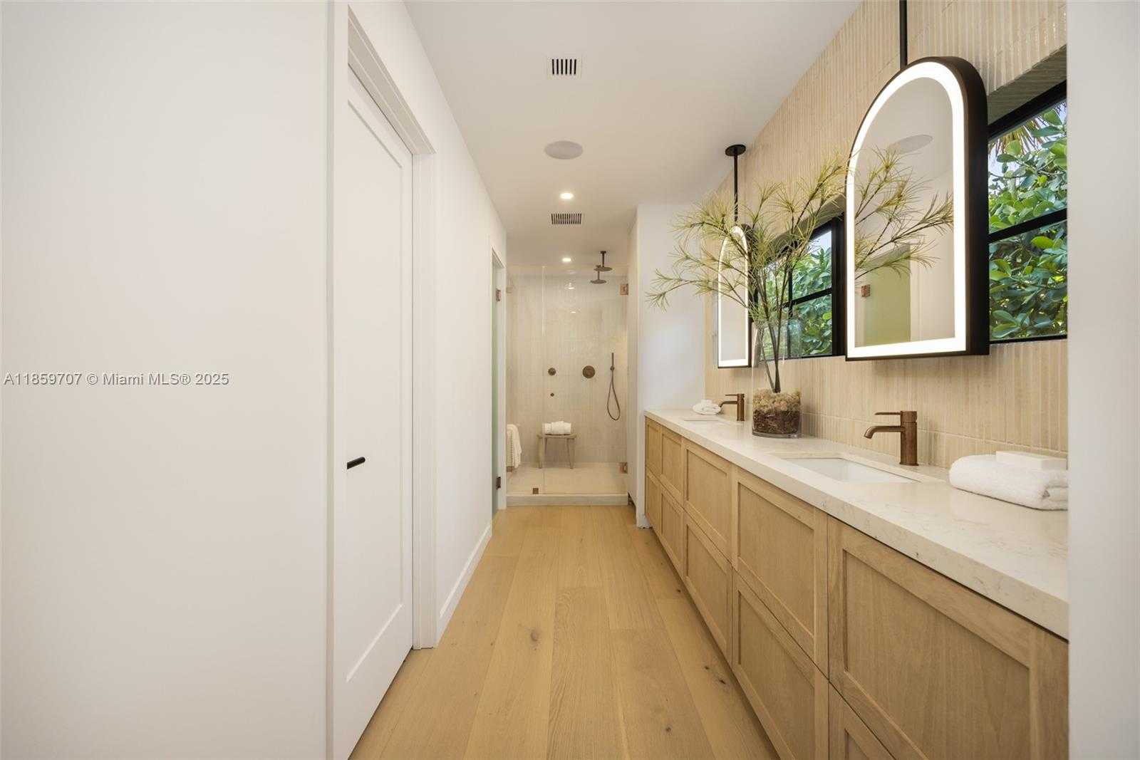 Small Image of 6811 RIVIERA DR, Coral Gables Number 8