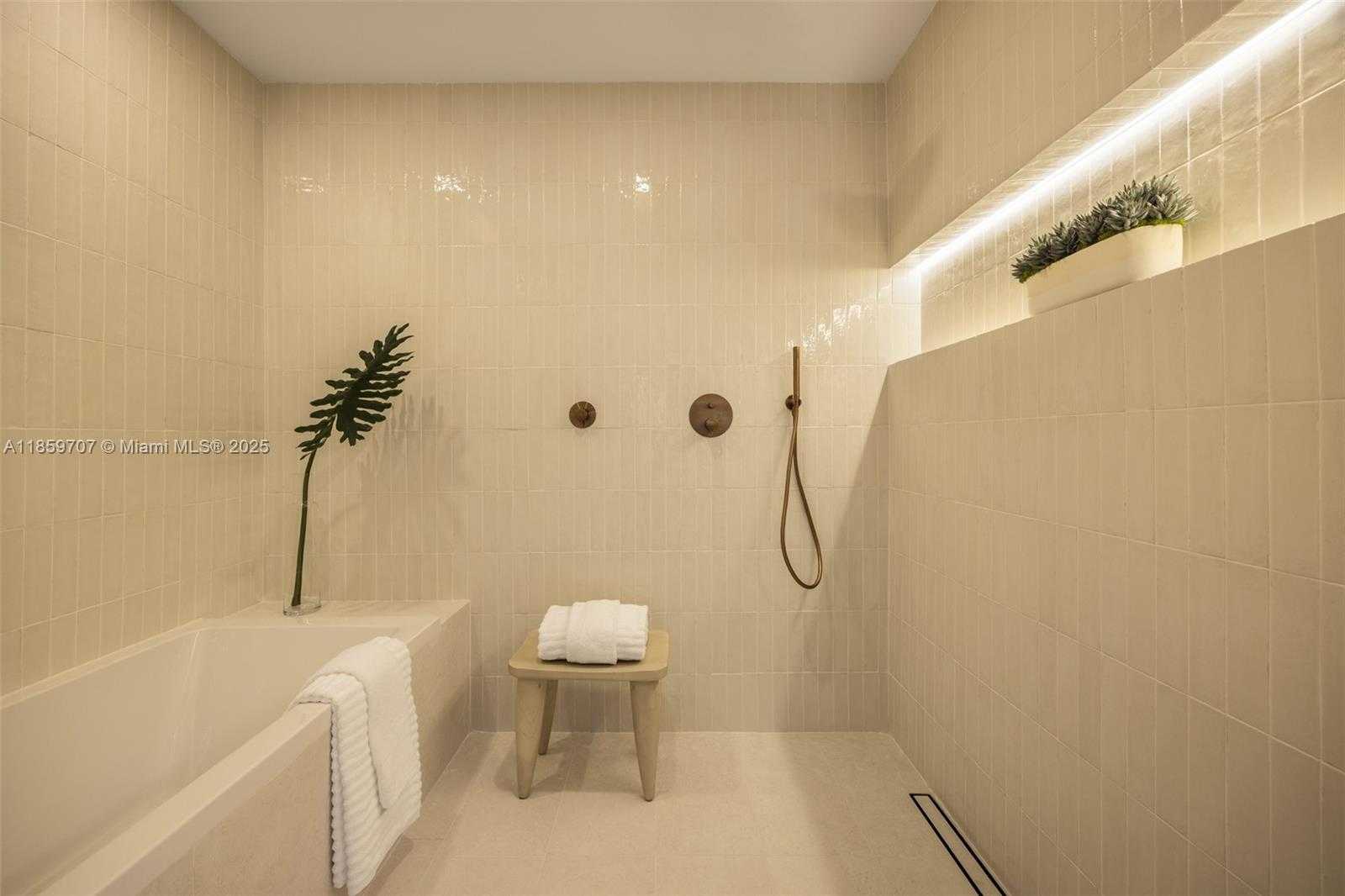 Small Image of 6811 RIVIERA DR, Coral Gables Number 9