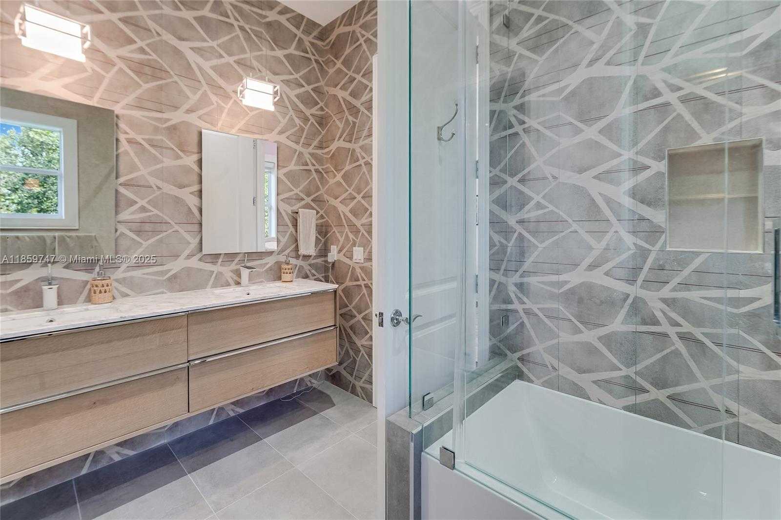 Small Image of 701 BELLA VISTA AVE, Coral Gables Number 24