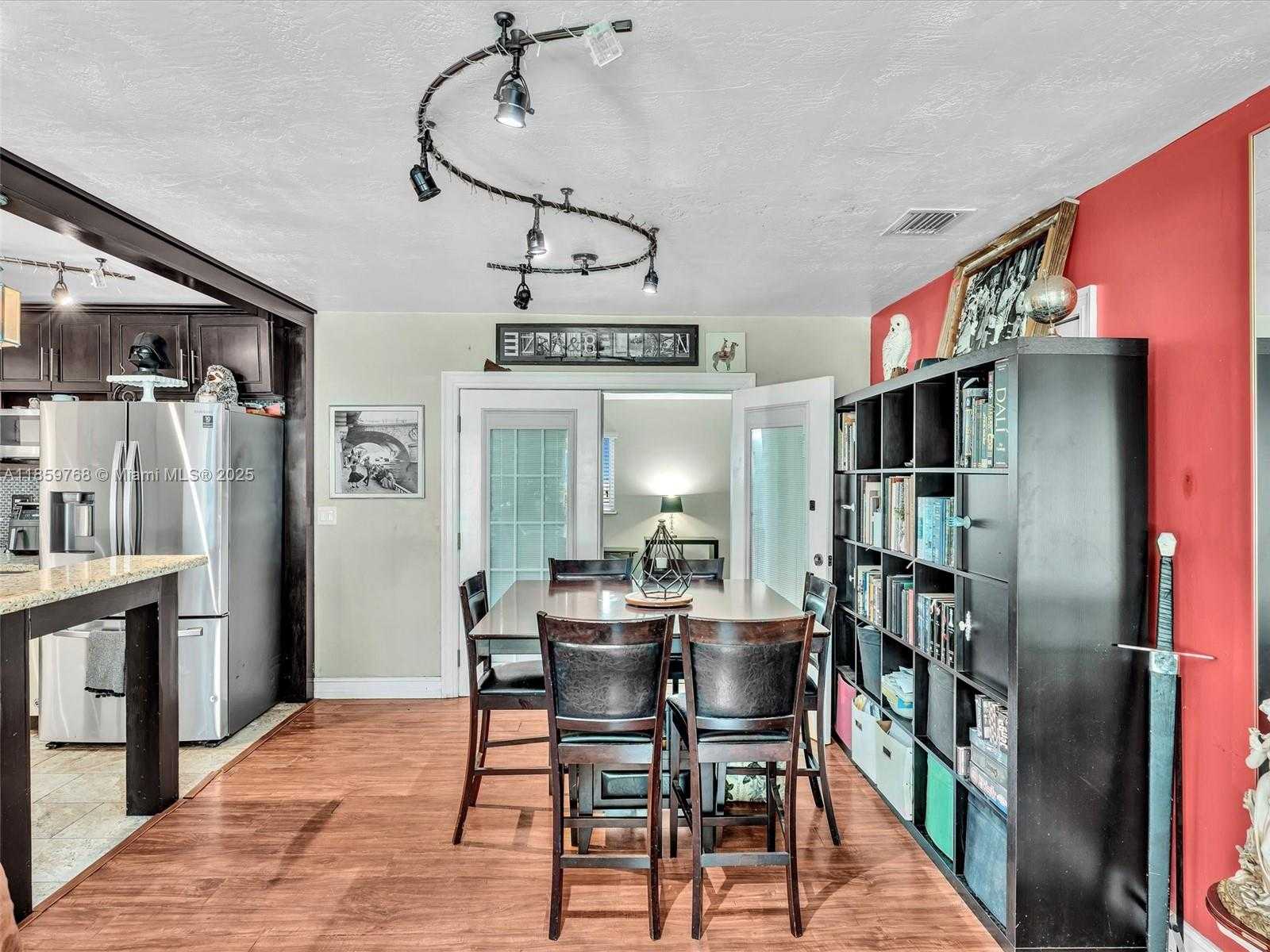 Small Image of 6472 JOHNSON ST, Hollywood Number 12