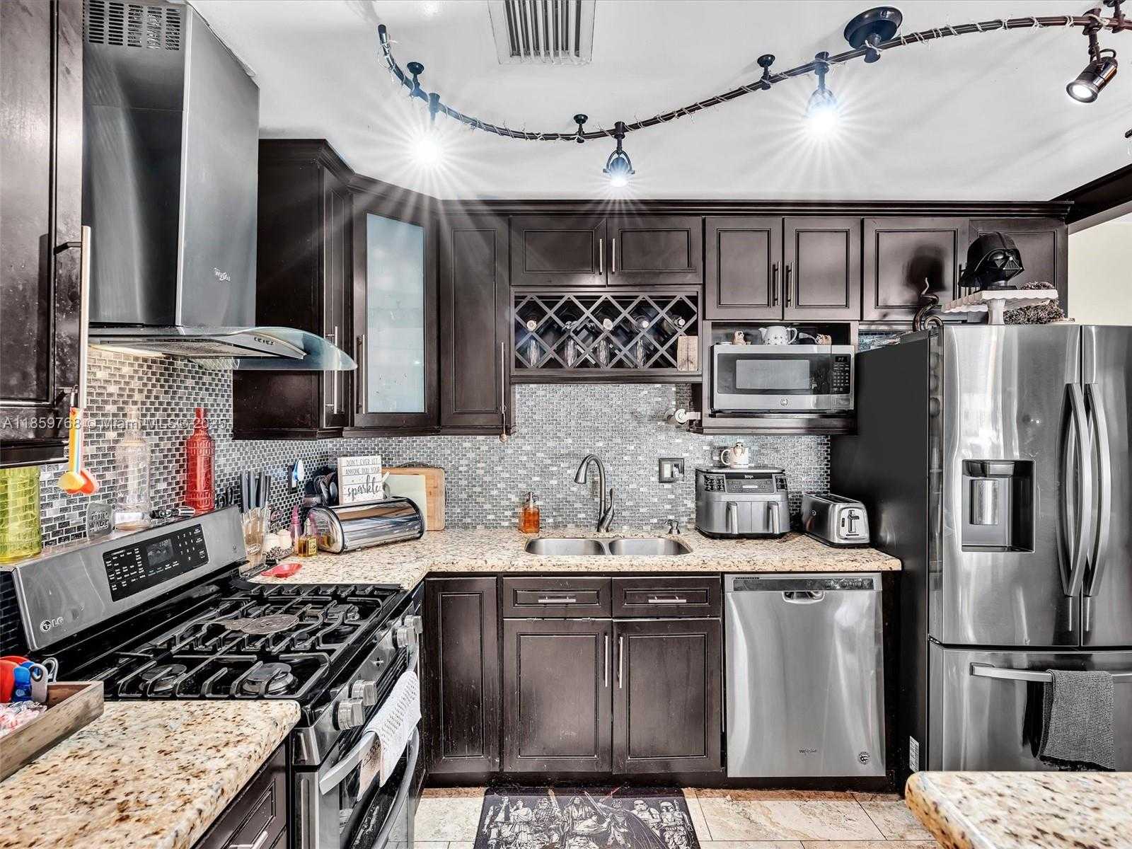 Small Image of 6472 JOHNSON ST, Hollywood Number 15