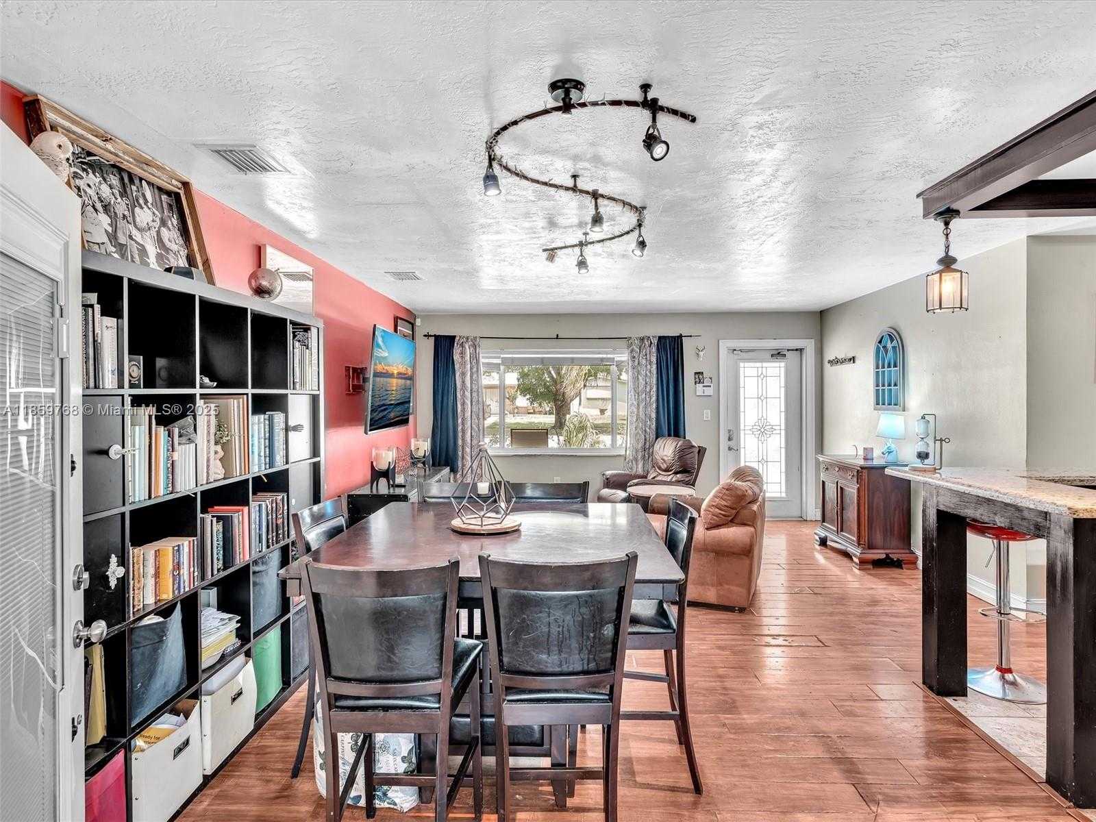 Small Image of 6472 JOHNSON ST, Hollywood Number 20