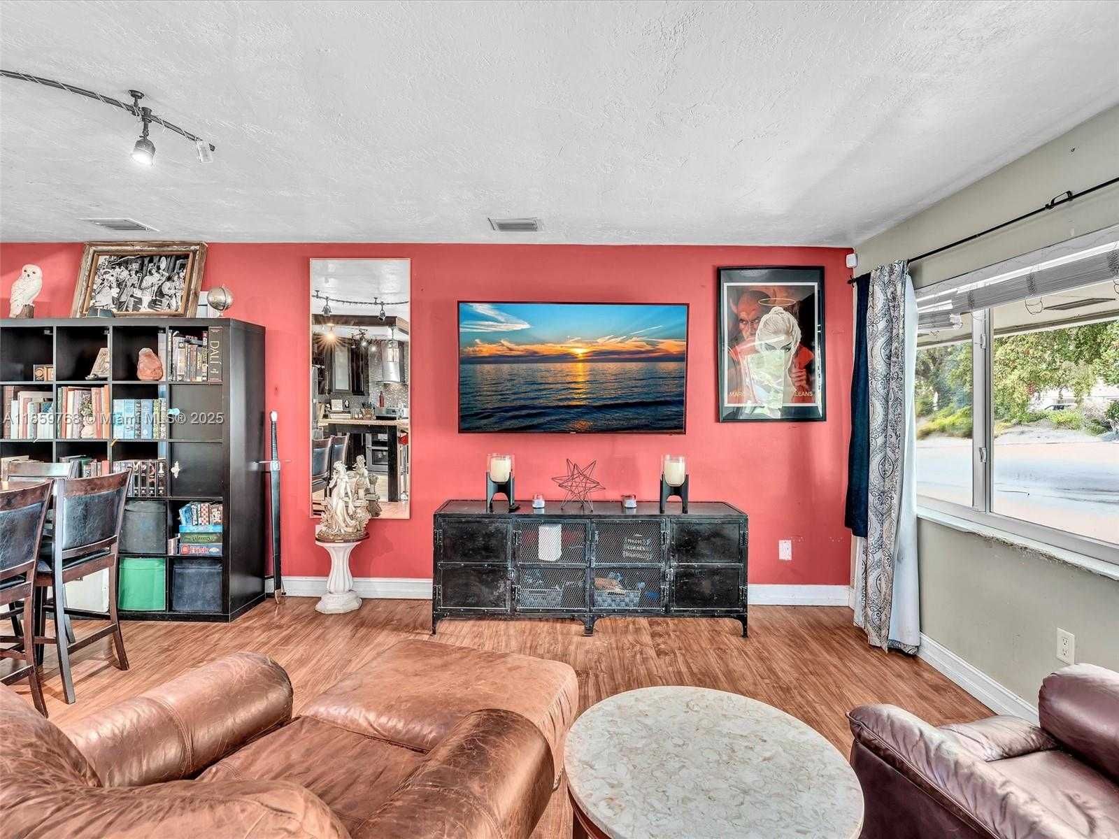 Small Image of 6472 JOHNSON ST, Hollywood Number 6