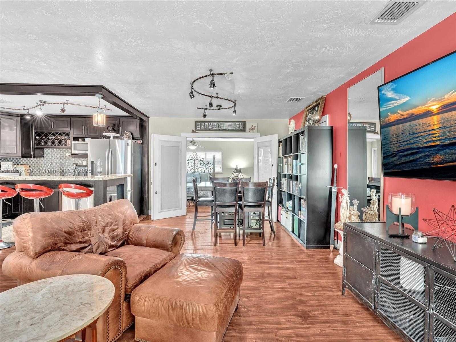Small Image of 6472 JOHNSON ST, Hollywood Number 8