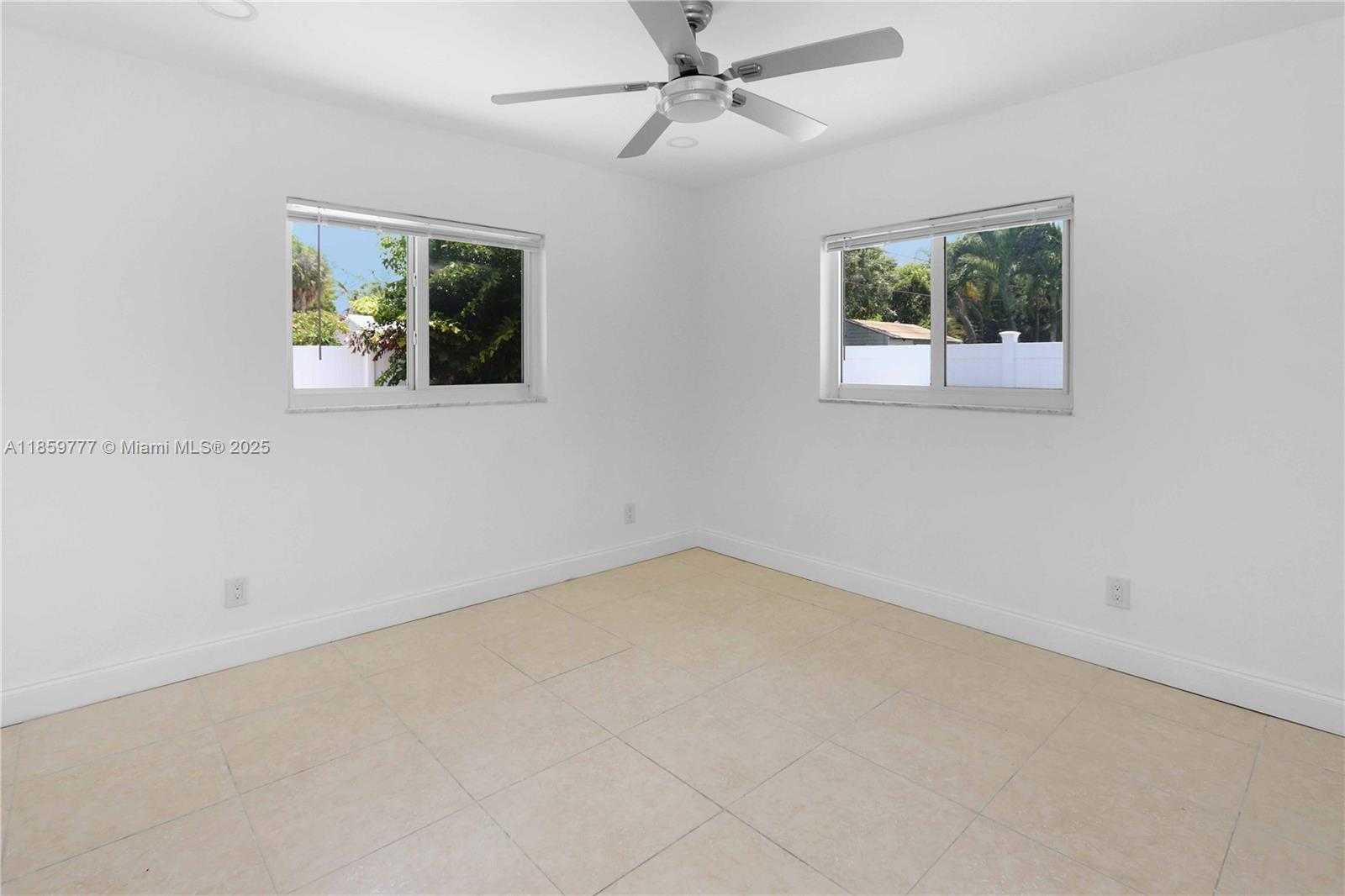 Small Image of 1110 SOUTH 14TH AVE, Hollywood Number 21