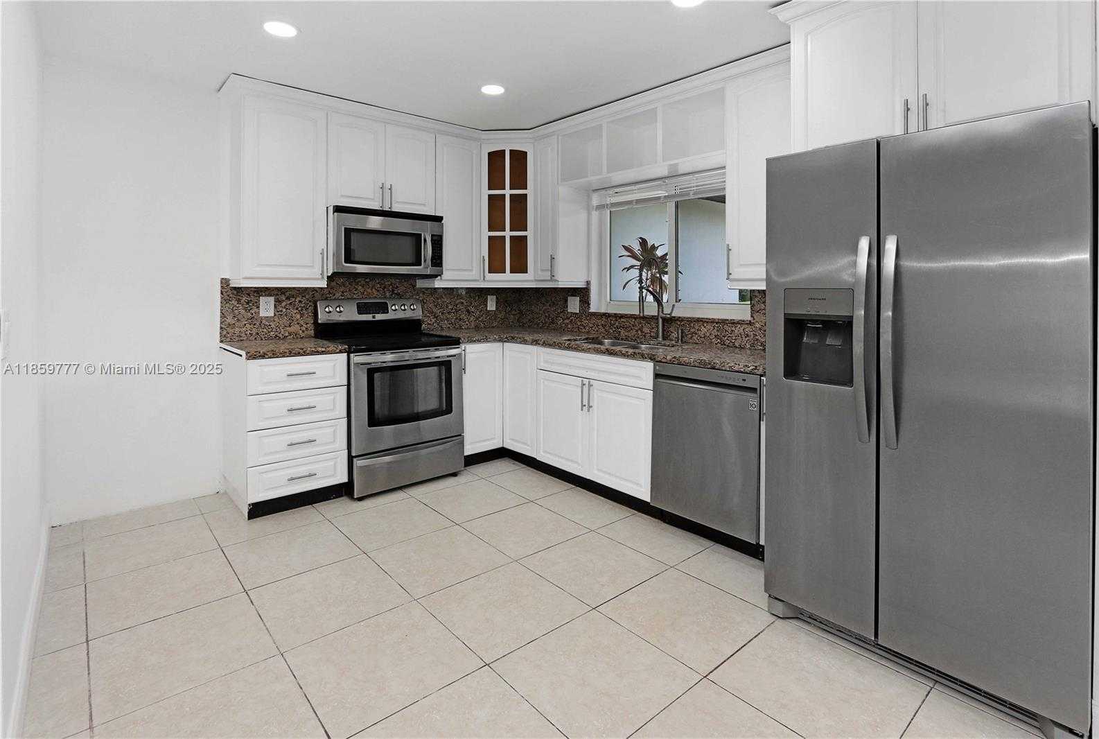 Small Image of 1110 SOUTH 14TH AVE, Hollywood Number 7