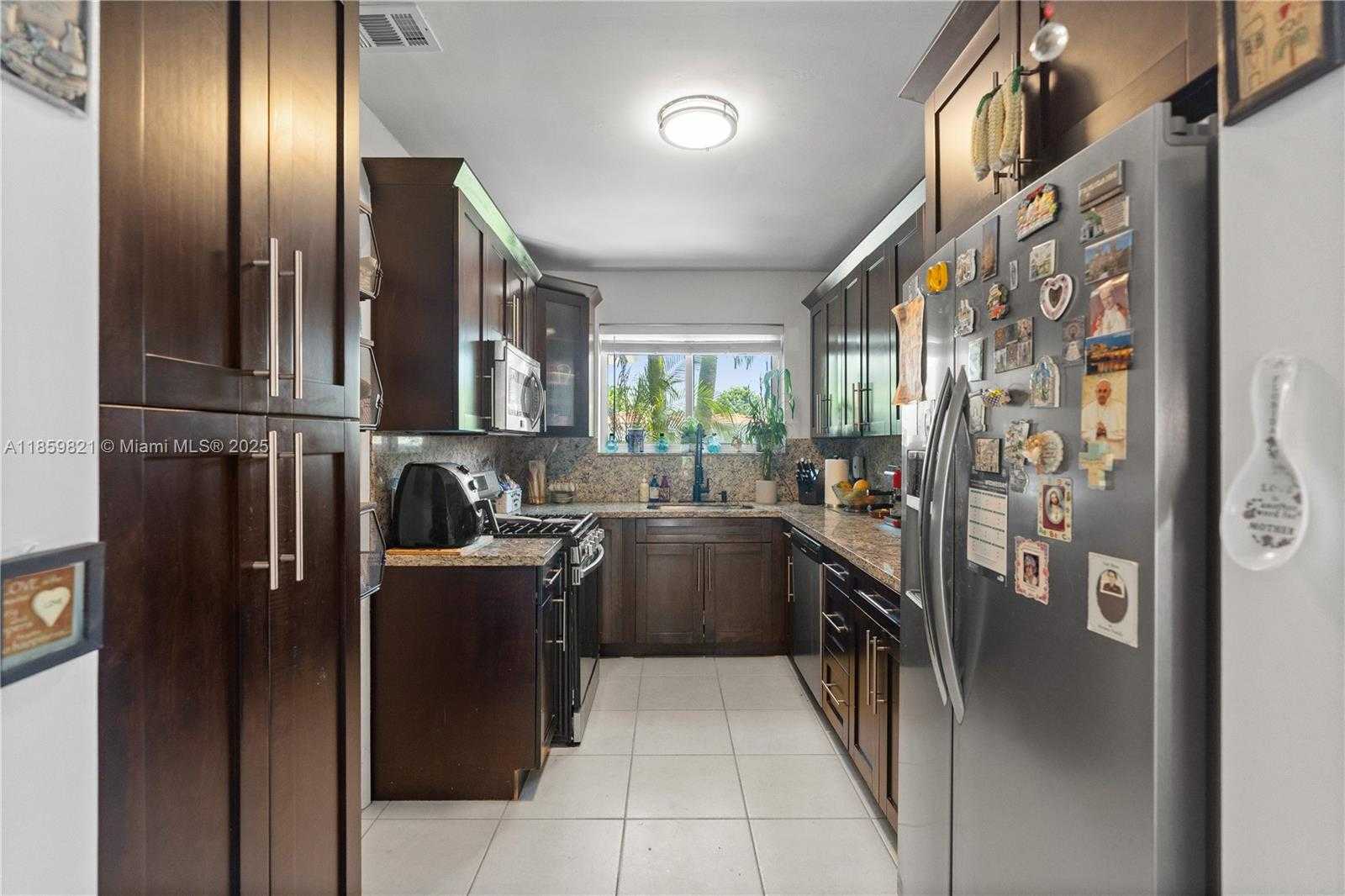 Small Image of 7528 HISPANOLA AVE, North Bay Village Number 15