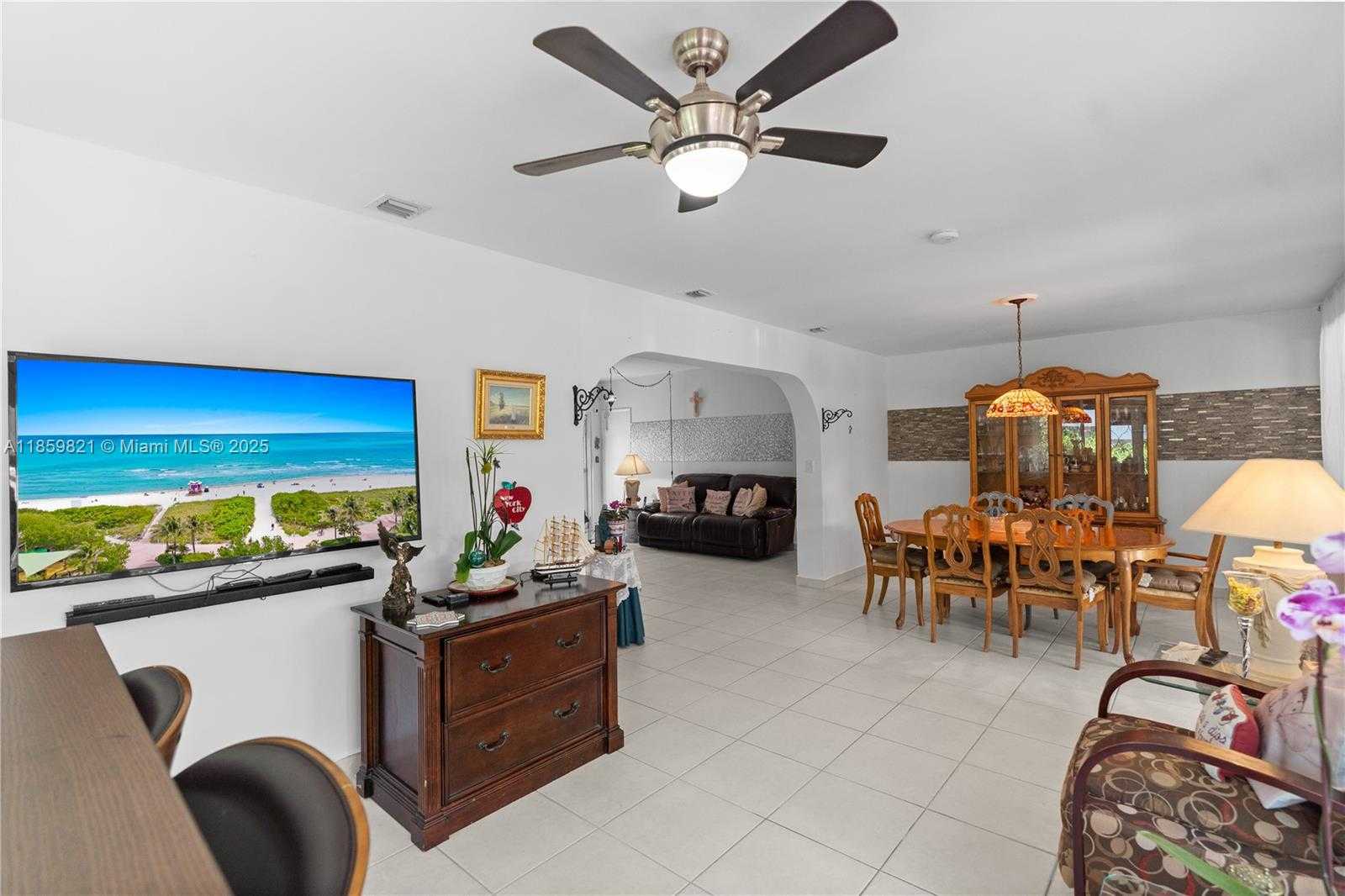 Small Image of 7528 HISPANOLA AVE, North Bay Village Number 20