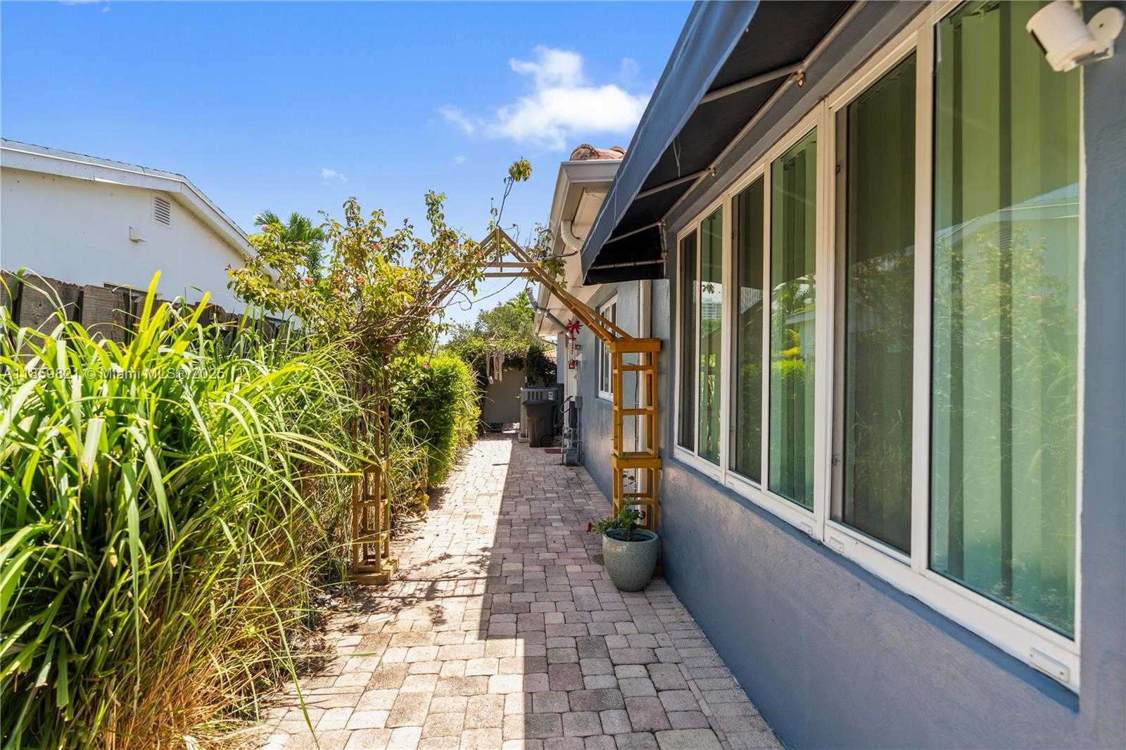 Small Image of 7528 HISPANOLA AVE, North Bay Village Number 38