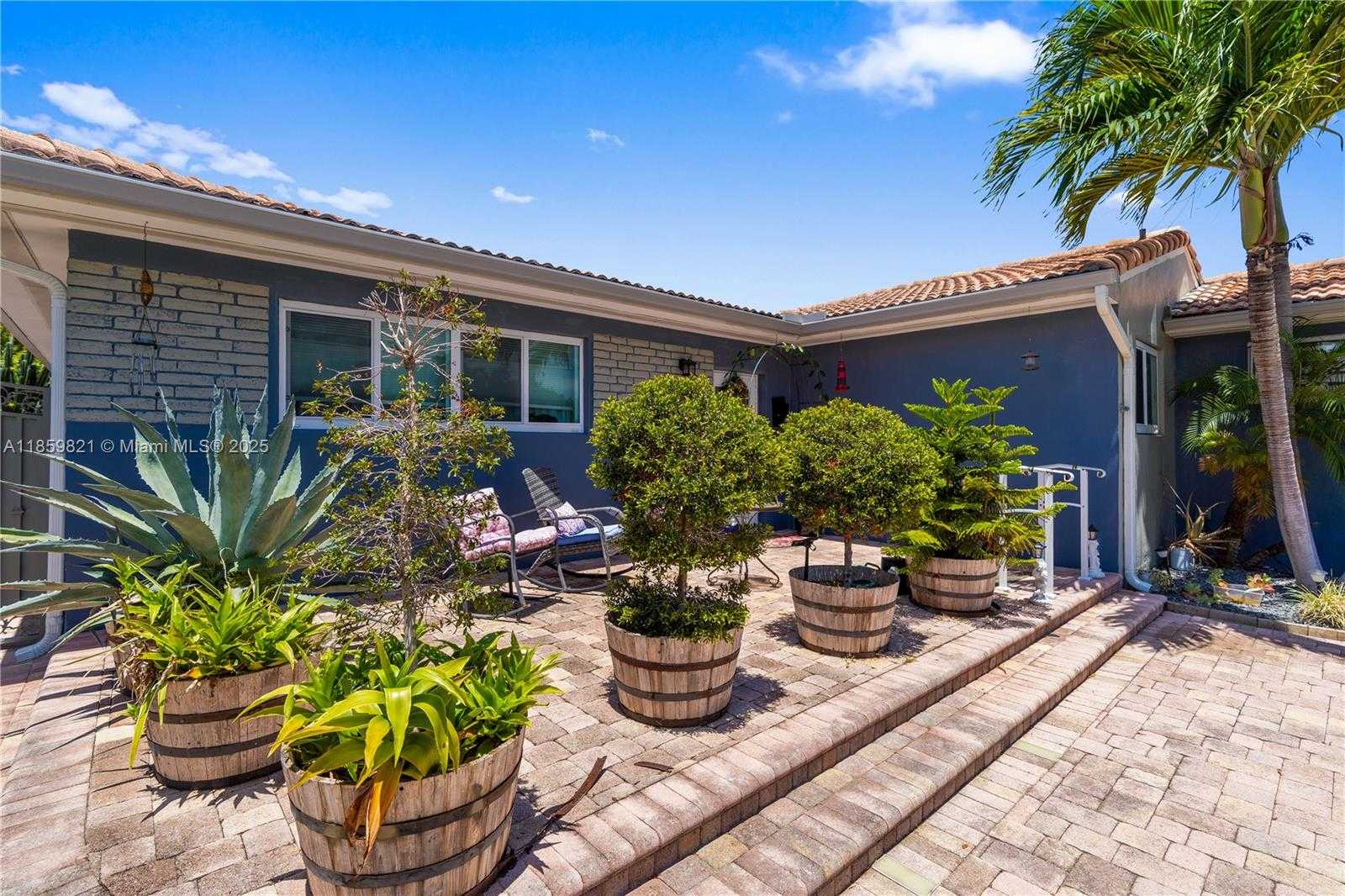 Small Image of 7528 HISPANOLA AVE, North Bay Village Number 8