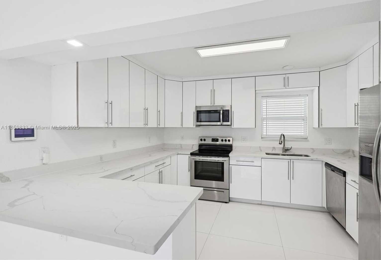 Small Image of 12630 NORTH EAST MIAMI PL, North Miami Number 11