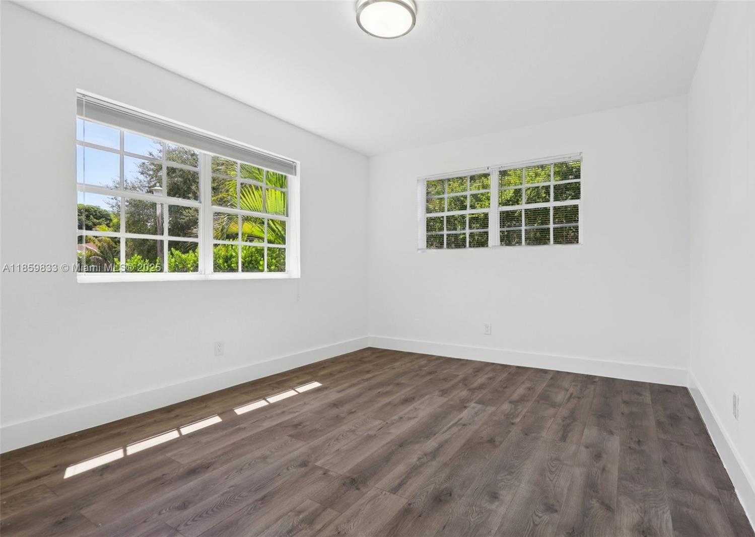 Small Image of 12630 NORTH EAST MIAMI PL, North Miami Number 16