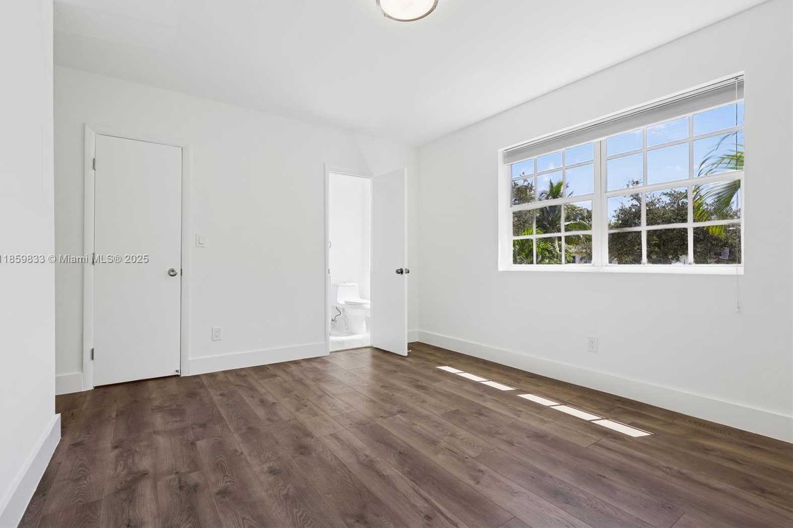 Small Image of 12630 NORTH EAST MIAMI PL, North Miami Number 17