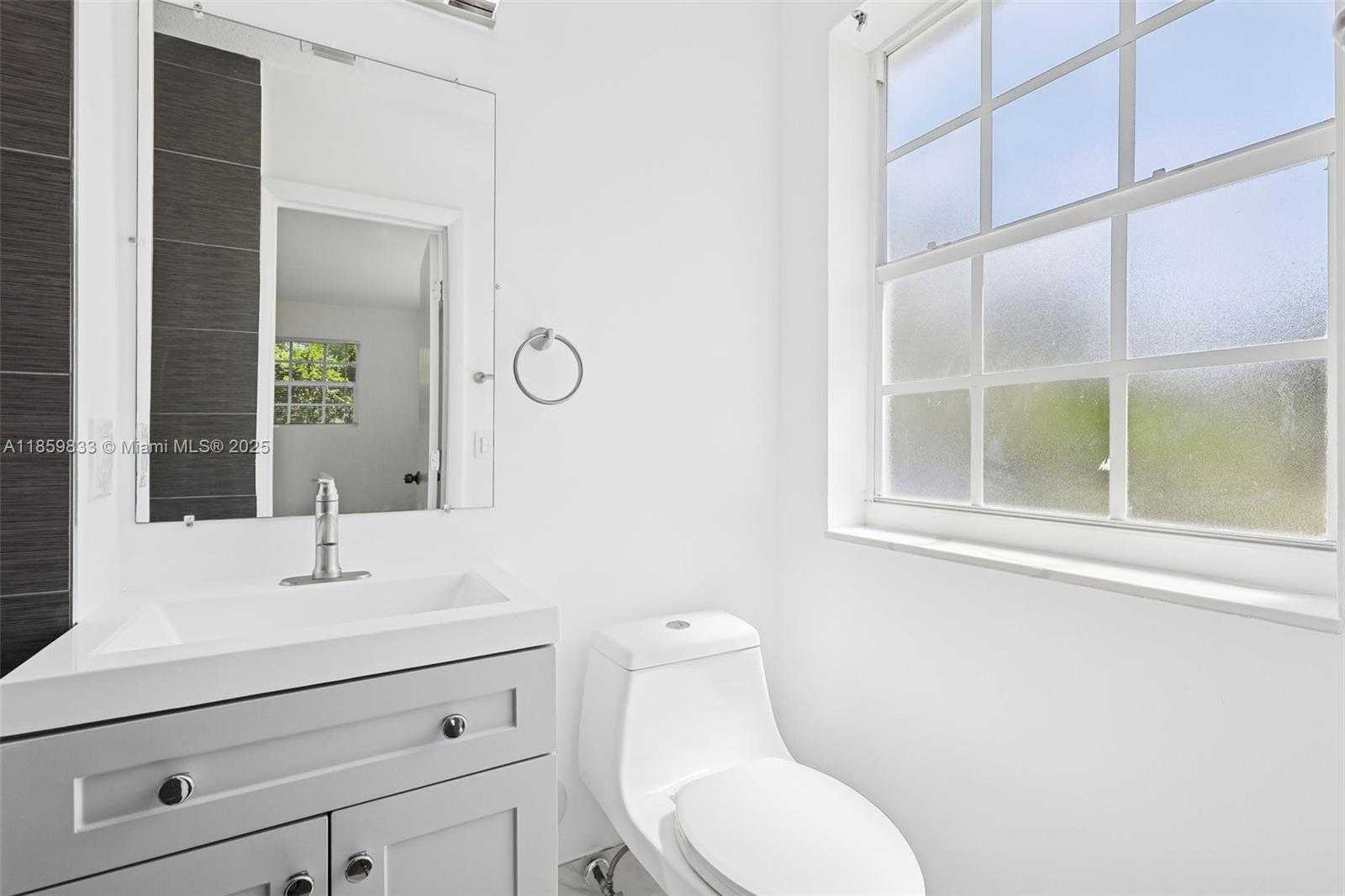 Small Image of 12630 NORTH EAST MIAMI PL, North Miami Number 18