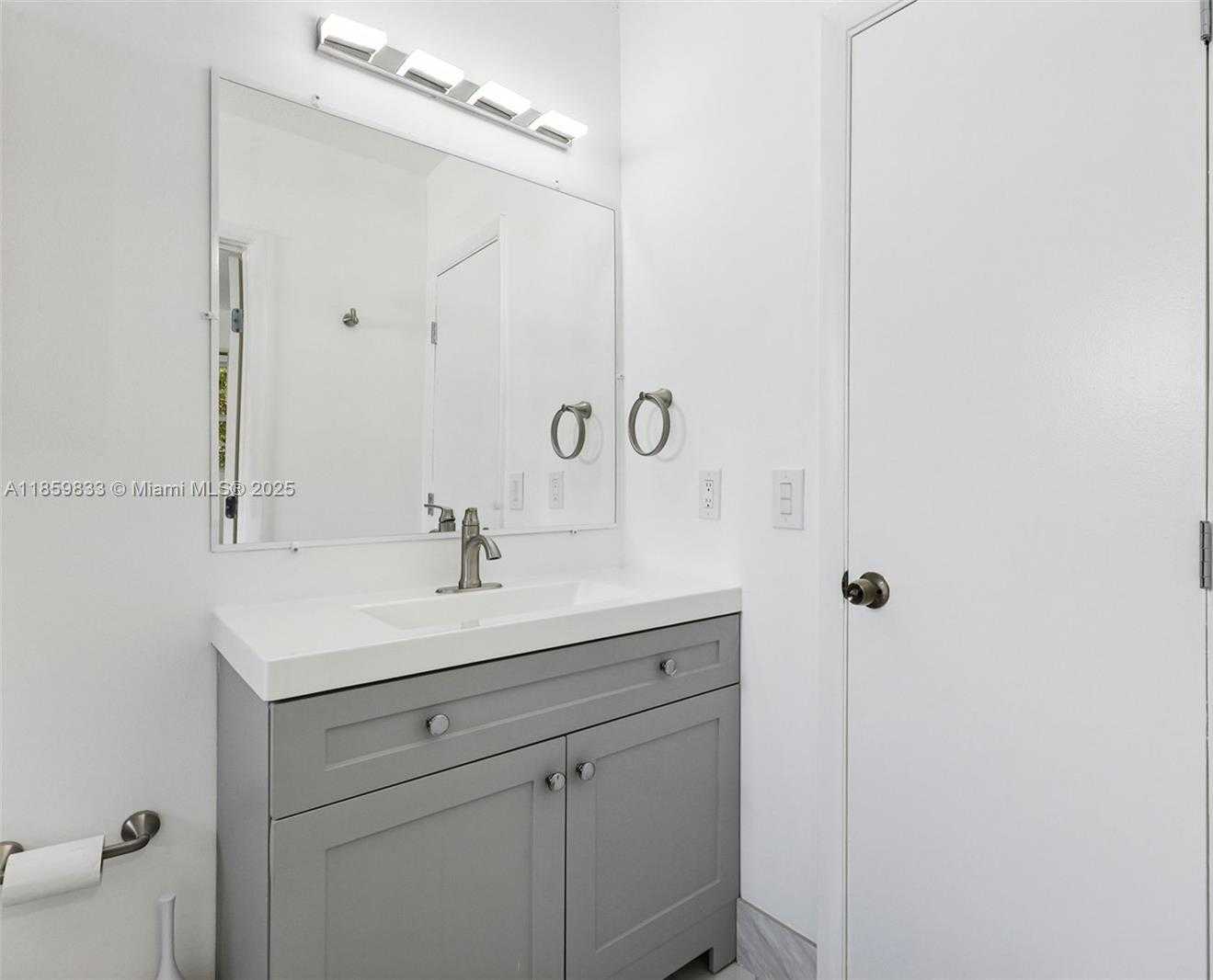 Small Image of 12630 NORTH EAST MIAMI PL, North Miami Number 25