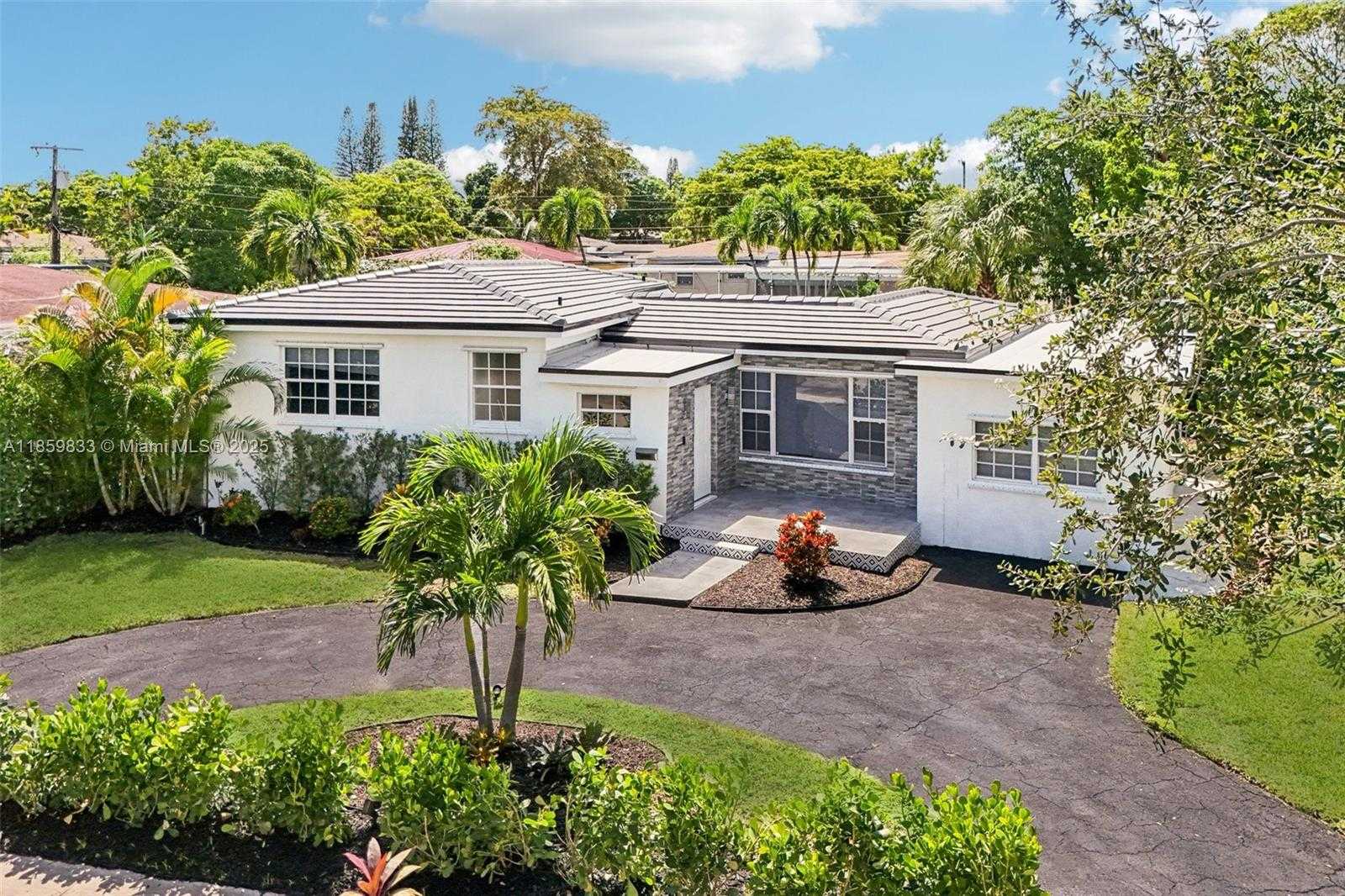 Small Image of 12630 NORTH EAST MIAMI PL, North Miami Number 3