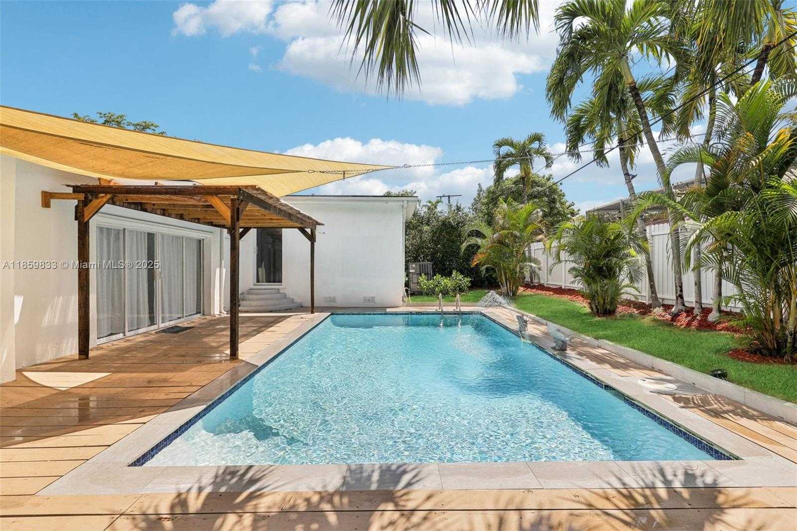 Small Image of 12630 NORTH EAST MIAMI PL, North Miami Number 34